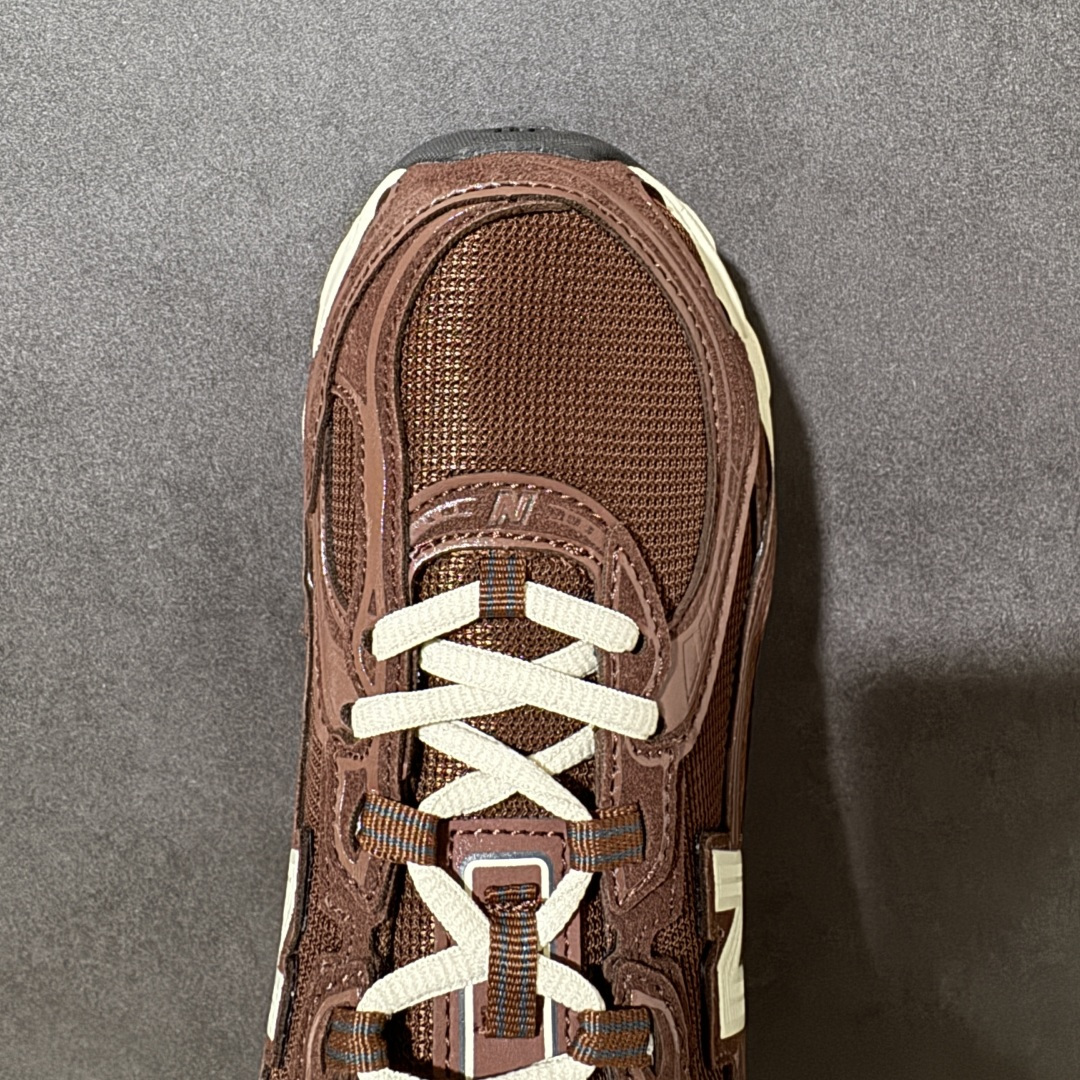 图片[5]-【公司级】New Balance MR740 NB新百伦系列复古老爹风休闲运动慢跑鞋。采用轻质牛剖革拼接透气网眼衬垫织物鞋面材质 T-Beam大底提供足步弓支撑 保持步态稳定，后跟搭载外露缓震胶，鞋身整体以各种深浅不一的灰色覆盖 鞋头以淡蓝色调装饰，网眼衬垫通过不规律的色块实现做旧的美感 泛黄的鞋底更是进一步增添了复古气息。 类型：男女鞋 货号：U740TL2 尺码：36-45-选品中心