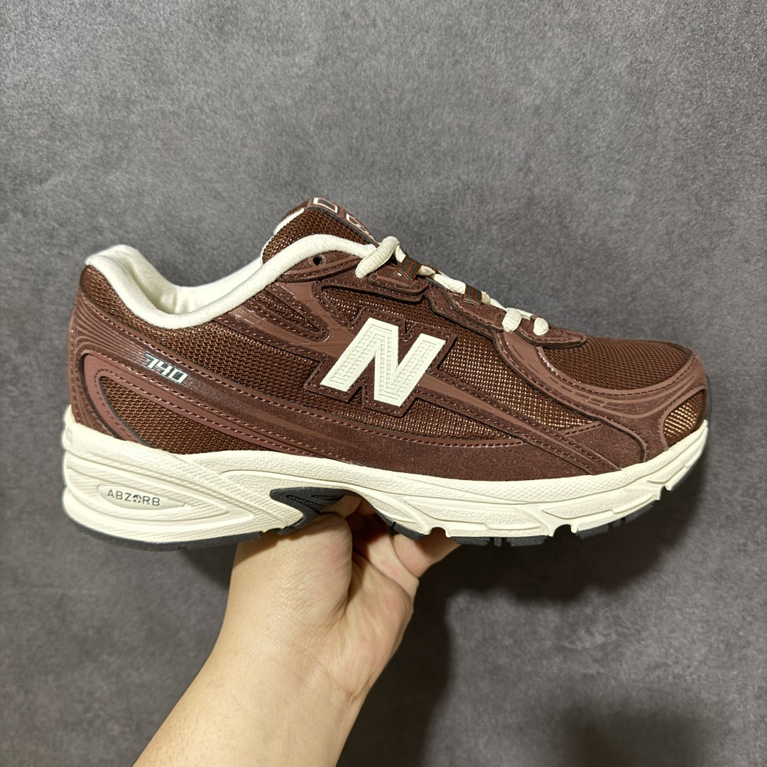【公司级】New Balance MR740 NB新百伦系列复古老爹风休闲运动慢跑鞋。采用轻质牛剖革拼接透气网眼衬垫织物鞋面材质 T-Beam大底提供足步弓支撑 保持步态稳定，后跟搭载外露缓震胶，鞋身整体以各种深浅不一的灰色覆盖 鞋头以淡蓝色调装饰，网眼衬垫通过不规律的色块实现做旧的美感 泛黄的鞋底更是进一步增添了复古气息。 类型：男女鞋 货号：U740TL2 尺码：36-45-选品中心