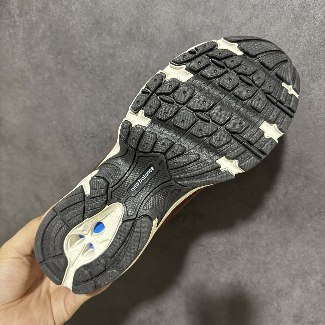 图片[9]-【公司级】New Balance MR740 NB新百伦系列复古老爹风休闲运动慢跑鞋。采用轻质牛剖革拼接透气网眼衬垫织物鞋面材质 T-Beam大底提供足步弓支撑 保持步态稳定，后跟搭载外露缓震胶，鞋身整体以各种深浅不一的灰色覆盖 鞋头以淡蓝色调装饰，网眼衬垫通过不规律的色块实现做旧的美感 泛黄的鞋底更是进一步增添了复古气息。 类型：男女鞋 货号：U740TL2 尺码：36-45-选品中心