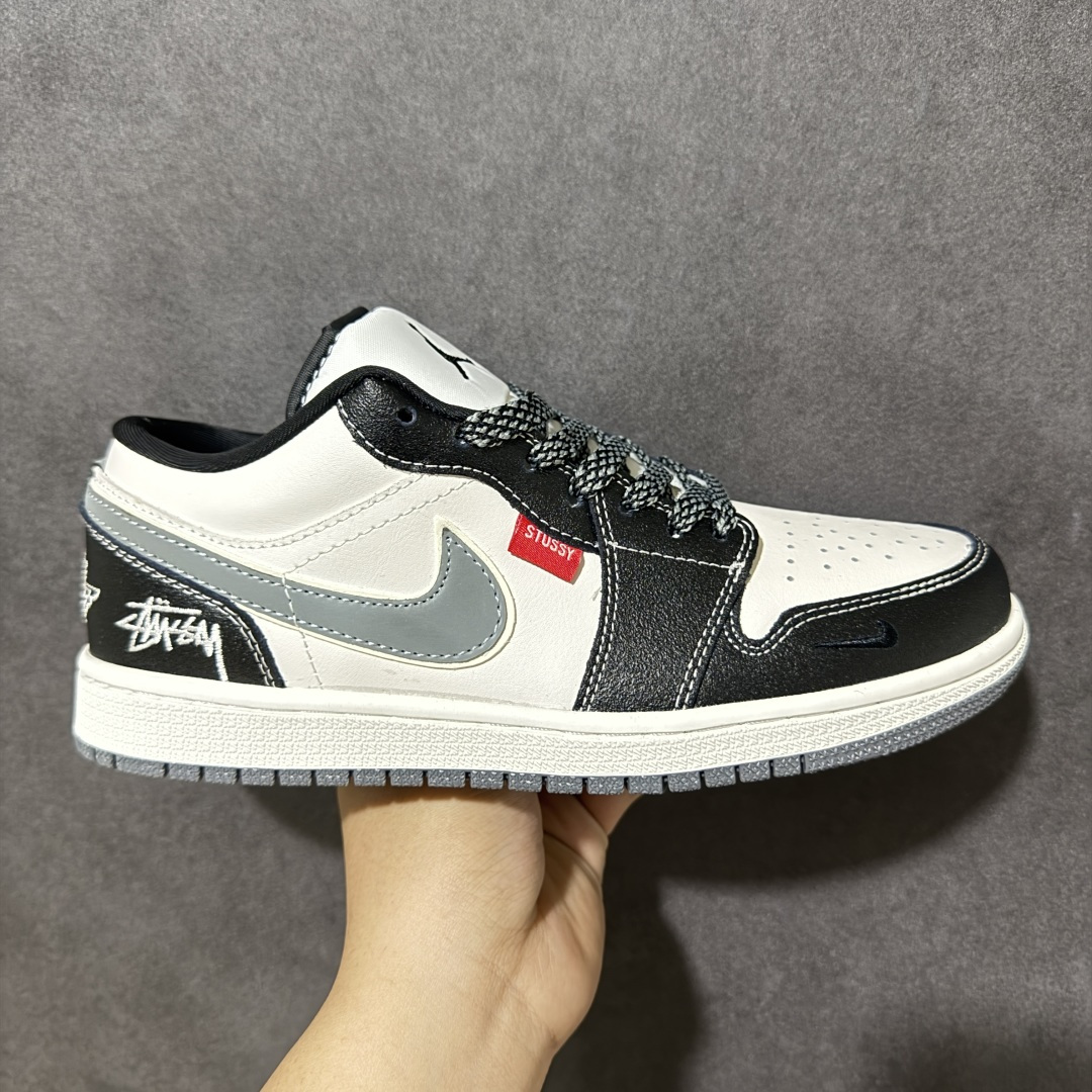 【定制版】Nike SB Dunk Low“ 周年高端定制 STUSSY 联名 低帮休闲板鞋 定制鞋盒 大厂纯原品质出货 超高清洁度 皮料切割干净无任何毛边 细节完美 货号：QL1988-008 尺码：36 36.5 37.5 38 38.5 39 40 40.5 41 42 42.5 43 44 44.5 45-选品中心