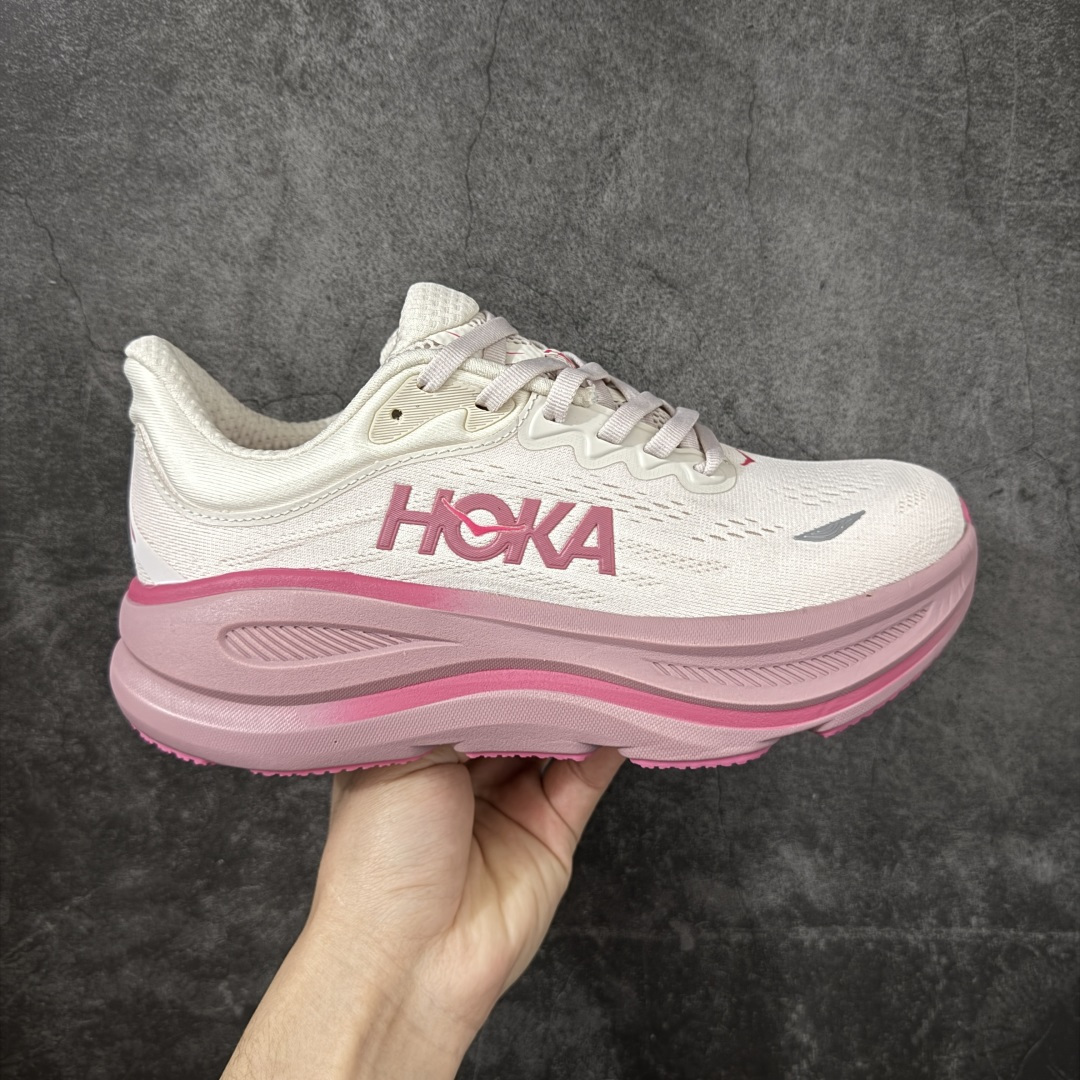 【纯原版】HOKA ONE ONE Bondi 9 机能缓震跑鞋  #鞋面部分采用工程网眼面料，可以确保必要的透气性能。使用了全新的莱卡橡筋，这大大提升了鞋面的硬度，由此增加鞋面的支撑性能。后掌33mm、前掌29mm的超厚Soft EVA中底，比传统的EVA材料还要柔软30%  货号：1162011/WKB 尺码：36 36.5 37 38 38.5 39 40-选品中心