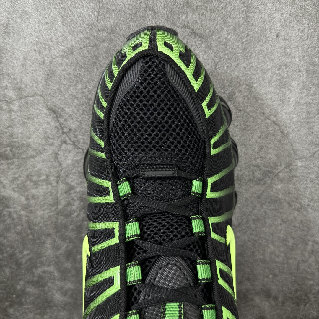 图片[5]-【Max纯原版】原版开发 Nike Shox TL系列 黑绿色 AV3595-012 NK Shox TL系列 复古舒适百搭防滑耐磨低邦柱形气垫休闲跑步鞋 鞋面采用了轻质化的材料打造，搭载鞋带系带系统以及鞋舌部分的特殊控制模块，科技感十足；采用透气纺织品和网眼鞋面与标志性的Nike Shox技术，同时提供更轻盈的感觉和大胆的外观；鞋身大面积采用织物与皮革材质拼接设计，搭配Dri-FITz透气网面，透气性拉满不闷脚。中底前掌搭载Air Max科技，后掌配置Shoxy缓震气柱，前掌气垫提供灵敏回弹，中底的气柱设计也很加分，外观上科技感十足；设计彰显个性，复古造型适配多种穿搭风格。 尺码：39 40 40.5 41 42 42.5 43 44 44.5 45 45.5 46 46.5 47.5-选品中心