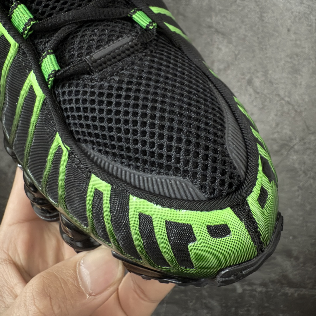 图片[5]-【Max纯原版】原版开发 Nike Shox TL系列 黑绿色 AV3595-012 NK Shox TL系列 复古舒适百搭防滑耐磨低邦柱形气垫休闲跑步鞋 鞋面采用了轻质化的材料打造，搭载鞋带系带系统以及鞋舌部分的特殊控制模块，科技感十足；采用透气纺织品和网眼鞋面与标志性的Nike Shox技术，同时提供更轻盈的感觉和大胆的外观；鞋身大面积采用织物与皮革材质拼接设计，搭配Dri-FITz透气网面，透气性拉满不闷脚。中底前掌搭载Air Max科技，后掌配置Shoxy缓震气柱，前掌气垫提供灵敏回弹，中底的气柱设计也很加分，外观上科技感十足；设计彰显个性，复古造型适配多种穿搭风格。 尺码：39 40 40.5 41 42 42.5 43 44 44.5 45 45.5 46 46.5 47.5-选品中心