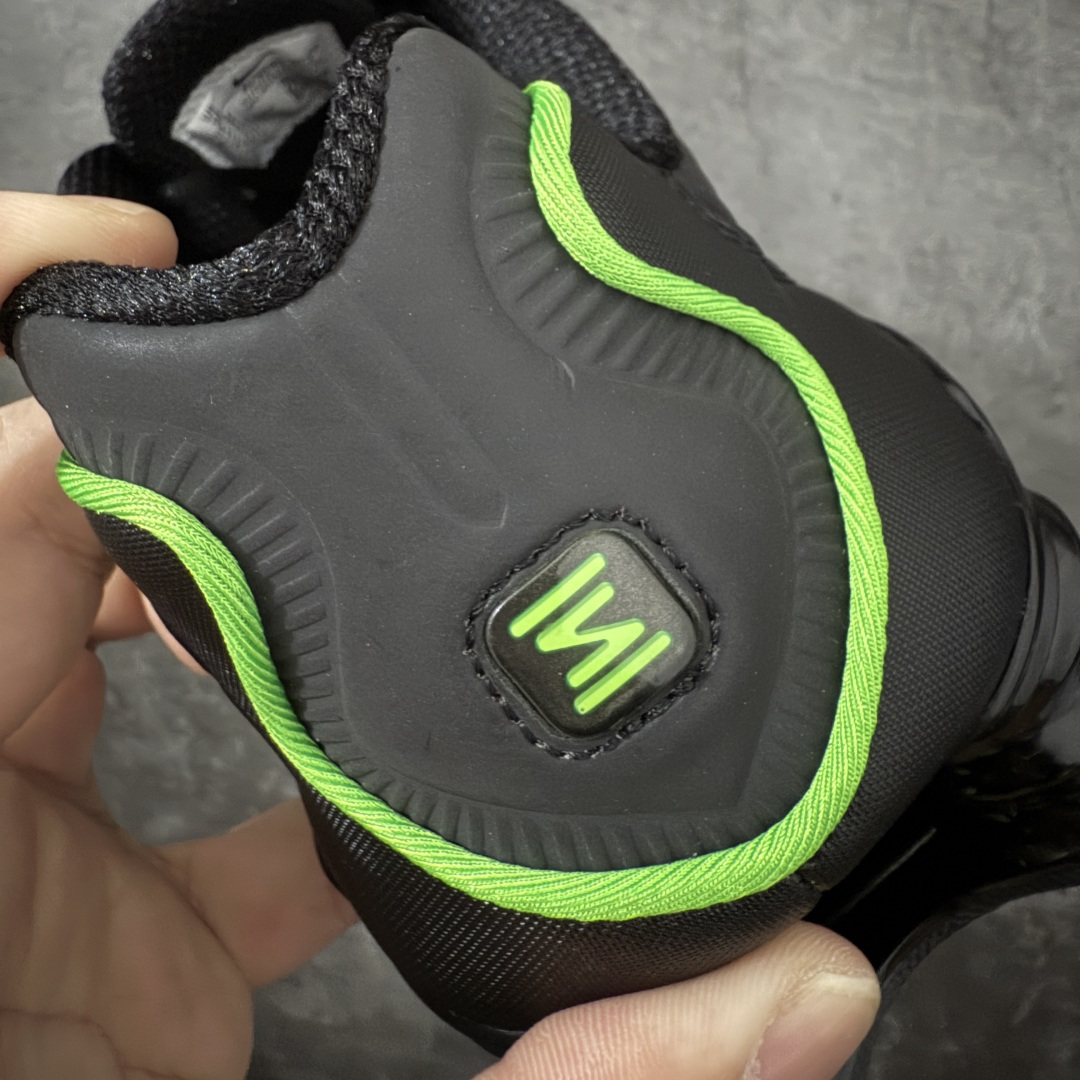 图片[2]-【Max纯原版】原版开发 Nike Shox TL系列 黑绿色 AV3595-012 NK Shox TL系列 复古舒适百搭防滑耐磨低邦柱形气垫休闲跑步鞋 鞋面采用了轻质化的材料打造，搭载鞋带系带系统以及鞋舌部分的特殊控制模块，科技感十足；采用透气纺织品和网眼鞋面与标志性的Nike Shox技术，同时提供更轻盈的感觉和大胆的外观；鞋身大面积采用织物与皮革材质拼接设计，搭配Dri-FITz透气网面，透气性拉满不闷脚。中底前掌搭载Air Max科技，后掌配置Shoxy缓震气柱，前掌气垫提供灵敏回弹，中底的气柱设计也很加分，外观上科技感十足；设计彰显个性，复古造型适配多种穿搭风格。 尺码：39 40 40.5 41 42 42.5 43 44 44.5 45 45.5 46 46.5 47.5-选品中心
