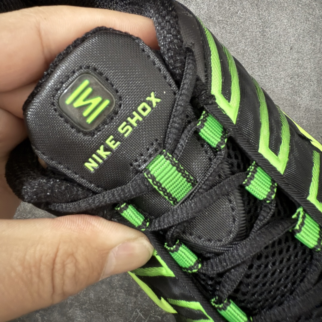 图片[6]-【Max纯原版】原版开发 Nike Shox TL系列 黑绿色 AV3595-012 NK Shox TL系列 复古舒适百搭防滑耐磨低邦柱形气垫休闲跑步鞋 鞋面采用了轻质化的材料打造，搭载鞋带系带系统以及鞋舌部分的特殊控制模块，科技感十足；采用透气纺织品和网眼鞋面与标志性的Nike Shox技术，同时提供更轻盈的感觉和大胆的外观；鞋身大面积采用织物与皮革材质拼接设计，搭配Dri-FITz透气网面，透气性拉满不闷脚。中底前掌搭载Air Max科技，后掌配置Shoxy缓震气柱，前掌气垫提供灵敏回弹，中底的气柱设计也很加分，外观上科技感十足；设计彰显个性，复古造型适配多种穿搭风格。 尺码：39 40 40.5 41 42 42.5 43 44 44.5 45 45.5 46 46.5 47.5-选品中心