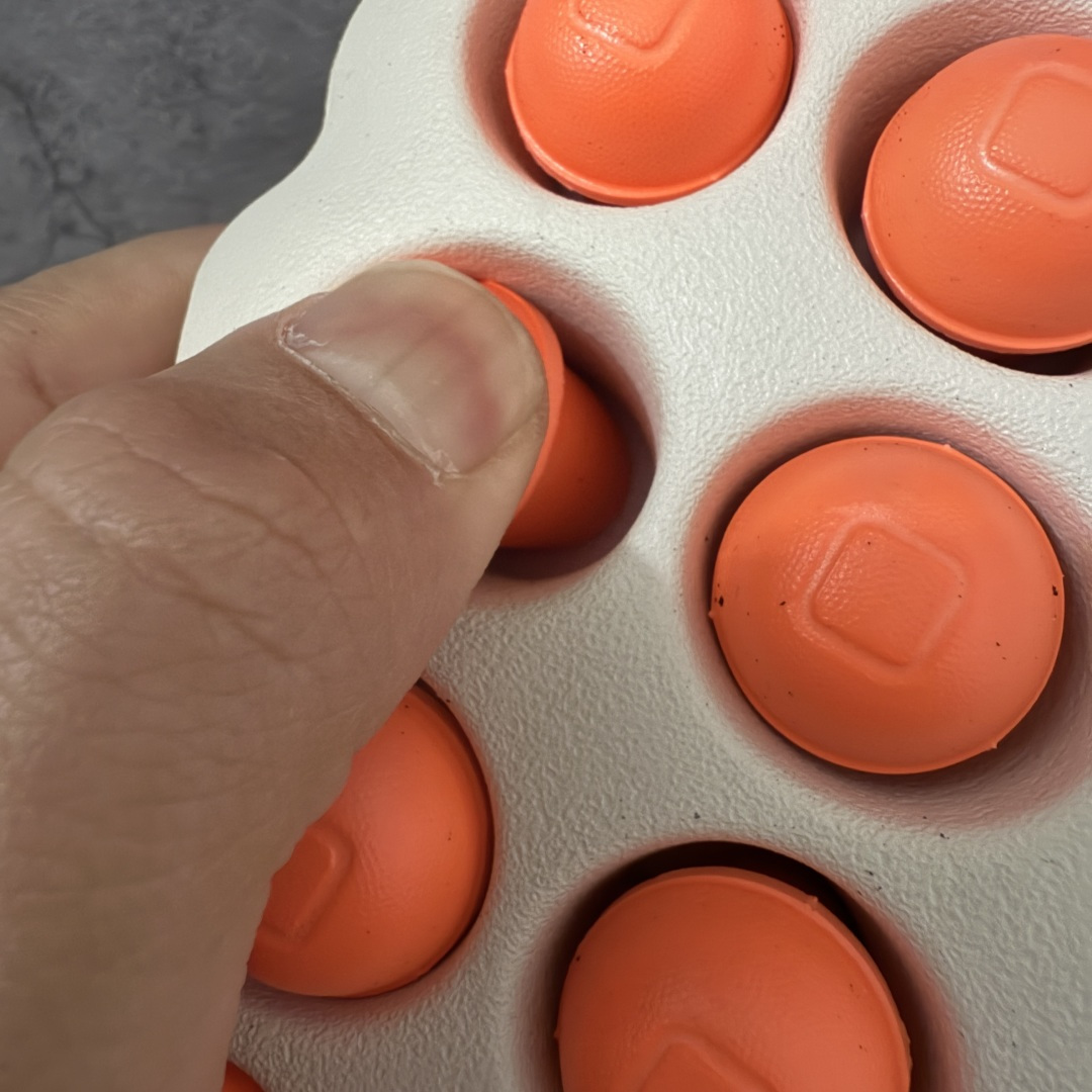 图片[9]-【XP纯原】NK Mind 001 Sail 黑科技足底按摩舒适贴合训练鞋 米白色 HQ4307-002 目前市售唯一正确版本 1：1标配组合底 MD软底 渐变雾面大底 超高清洁度 按摩功能效果同步原版 区别市场通货 Mind 001 从神经科学中汲取灵感，打造出一款不仅外观独特，更能为穿着者带来别样感知体验的球鞋，此次新作将继续延续此核心方向。历时十年打磨的 Mind 系列，承载着 Nike 对未来鞋款的愿景呈现。系列中的每双鞋，外底均由 22 个独立泡沫结节构成，旨在模拟赤足般的体验。这些结节N通过与足底感官感受器的相互作用，从而促进人体的自然步态。 尺码：36-47.5=36 37.5 38.5 40 41 42.5 44 45 46 47.5 和官网一样偏小一码-选品中心