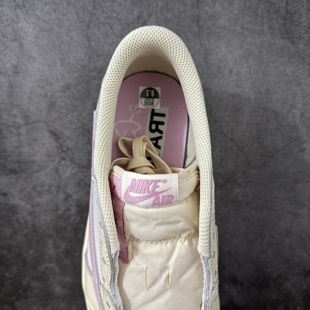 图片[8]-【DG纯原版】Travis Scott x Air Jordan AJ1 Low OG SP TS联名倒钩低帮 白粉 IQ7604-100 莞产大厂出品 品质非常顶 纯原第一梯队版本 产品品控稳定性领先行业 各方面均可对飙市面通货版 SZ原厂全套原楦原纸板冲刀磨具开发 原厂皮料加持 原厂港宝加持定型后跟R度完美 同源原厂电绣 鬼脸飞翼针数密度立体效果一致 百分百一致原鞋 原厂拉帮工艺 针距密度一致 后跟弧度收口自然不对折 极致一眼正品既视感 进口玻璃冲刀皮料裁剪零毛边 全鞋电脑针车工艺 品控清洁度最高QC检验标准 免检产品 原厂订购鞋盒、鞋标、防尘纸、鞋撑、鞋带 追求极致的原厂味道 尺码：36-49.5-选品中心
