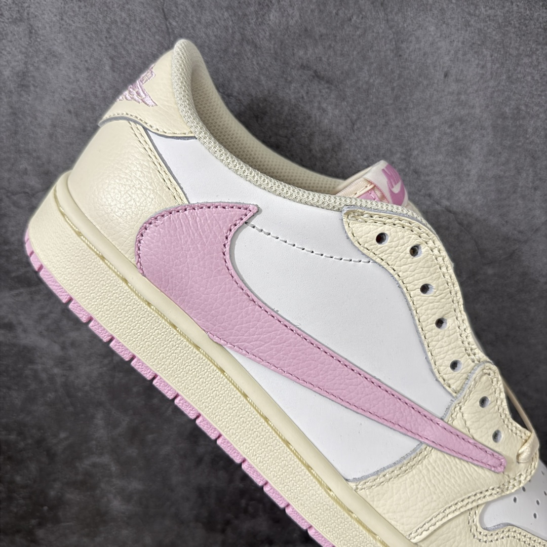 图片[7]-【DG纯原版】Travis Scott x Air Jordan AJ1 Low OG SP TS联名倒钩低帮 白粉 IQ7604-100 莞产大厂出品 品质非常顶 纯原第一梯队版本 产品品控稳定性领先行业 各方面均可对飙市面通货版 SZ原厂全套原楦原纸板冲刀磨具开发 原厂皮料加持 原厂港宝加持定型后跟R度完美 同源原厂电绣 鬼脸飞翼针数密度立体效果一致 百分百一致原鞋 原厂拉帮工艺 针距密度一致 后跟弧度收口自然不对折 极致一眼正品既视感 进口玻璃冲刀皮料裁剪零毛边 全鞋电脑针车工艺 品控清洁度最高QC检验标准 免检产品 原厂订购鞋盒、鞋标、防尘纸、鞋撑、鞋带 追求极致的原厂味道 尺码：36-49.5-选品中心