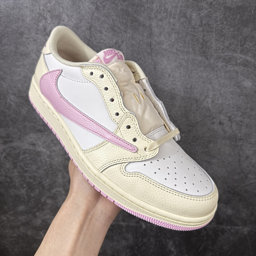 图片[3]-【DG纯原版】Travis Scott x Air Jordan AJ1 Low OG SP TS联名倒钩低帮 白粉 IQ7604-100 莞产大厂出品 品质非常顶 纯原第一梯队版本 产品品控稳定性领先行业 各方面均可对飙市面通货版 SZ原厂全套原楦原纸板冲刀磨具开发 原厂皮料加持 原厂港宝加持定型后跟R度完美 同源原厂电绣 鬼脸飞翼针数密度立体效果一致 百分百一致原鞋 原厂拉帮工艺 针距密度一致 后跟弧度收口自然不对折 极致一眼正品既视感 进口玻璃冲刀皮料裁剪零毛边 全鞋电脑针车工艺 品控清洁度最高QC检验标准 免检产品 原厂订购鞋盒、鞋标、防尘纸、鞋撑、鞋带 追求极致的原厂味道 尺码：36-49.5-选品中心