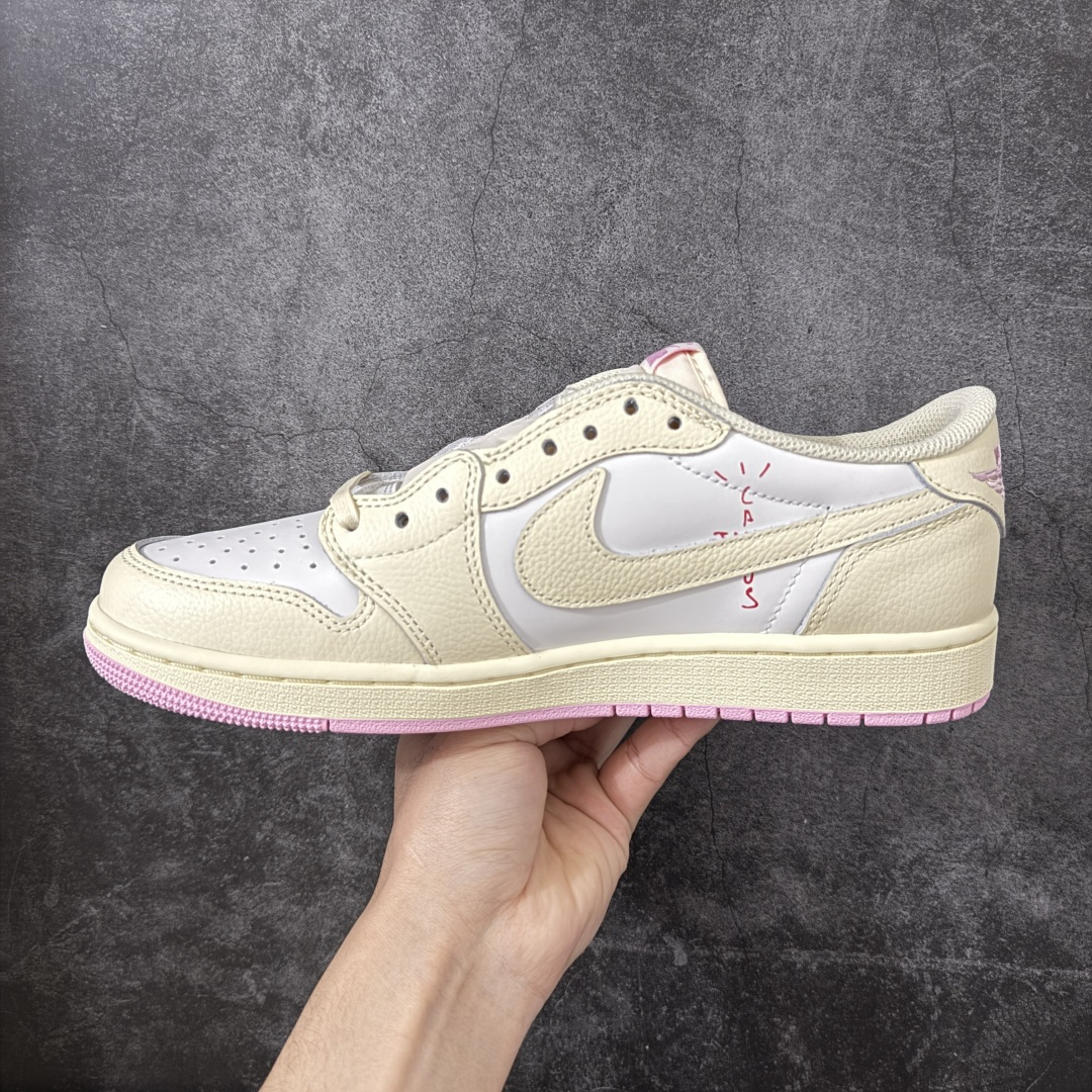 图片[2]-【DG纯原版】Travis Scott x Air Jordan AJ1 Low OG SP TS联名倒钩低帮 白粉 IQ7604-100 莞产大厂出品 品质非常顶 纯原第一梯队版本 产品品控稳定性领先行业 各方面均可对飙市面通货版 SZ原厂全套原楦原纸板冲刀磨具开发 原厂皮料加持 原厂港宝加持定型后跟R度完美 同源原厂电绣 鬼脸飞翼针数密度立体效果一致 百分百一致原鞋 原厂拉帮工艺 针距密度一致 后跟弧度收口自然不对折 极致一眼正品既视感 进口玻璃冲刀皮料裁剪零毛边 全鞋电脑针车工艺 品控清洁度最高QC检验标准 免检产品 原厂订购鞋盒、鞋标、防尘纸、鞋撑、鞋带 追求极致的原厂味道 尺码：36-49.5-选品中心