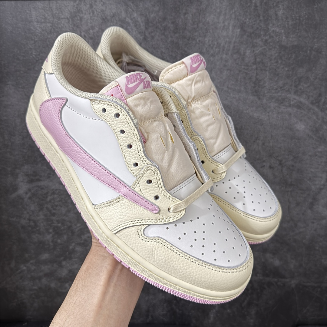 【DG纯原版】Travis Scott x Air Jordan AJ1 Low OG SP TS联名倒钩低帮 白粉 IQ7604-100 莞产大厂出品 品质非常顶 纯原第一梯队版本 产品品控稳定性领先行业 各方面均可对飙市面通货版 SZ原厂全套原楦原纸板冲刀磨具开发 原厂皮料加持 原厂港宝加持定型后跟R度完美 同源原厂电绣 鬼脸飞翼针数密度立体效果一致 百分百一致原鞋 原厂拉帮工艺 针距密度一致 后跟弧度收口自然不对折 极致一眼正品既视感 进口玻璃冲刀皮料裁剪零毛边 全鞋电脑针车工艺 品控清洁度最高QC检验标准 免检产品 原厂订购鞋盒、鞋标、防尘纸、鞋撑、鞋带 追求极致的原厂味道 尺码：36-49.5-选品中心