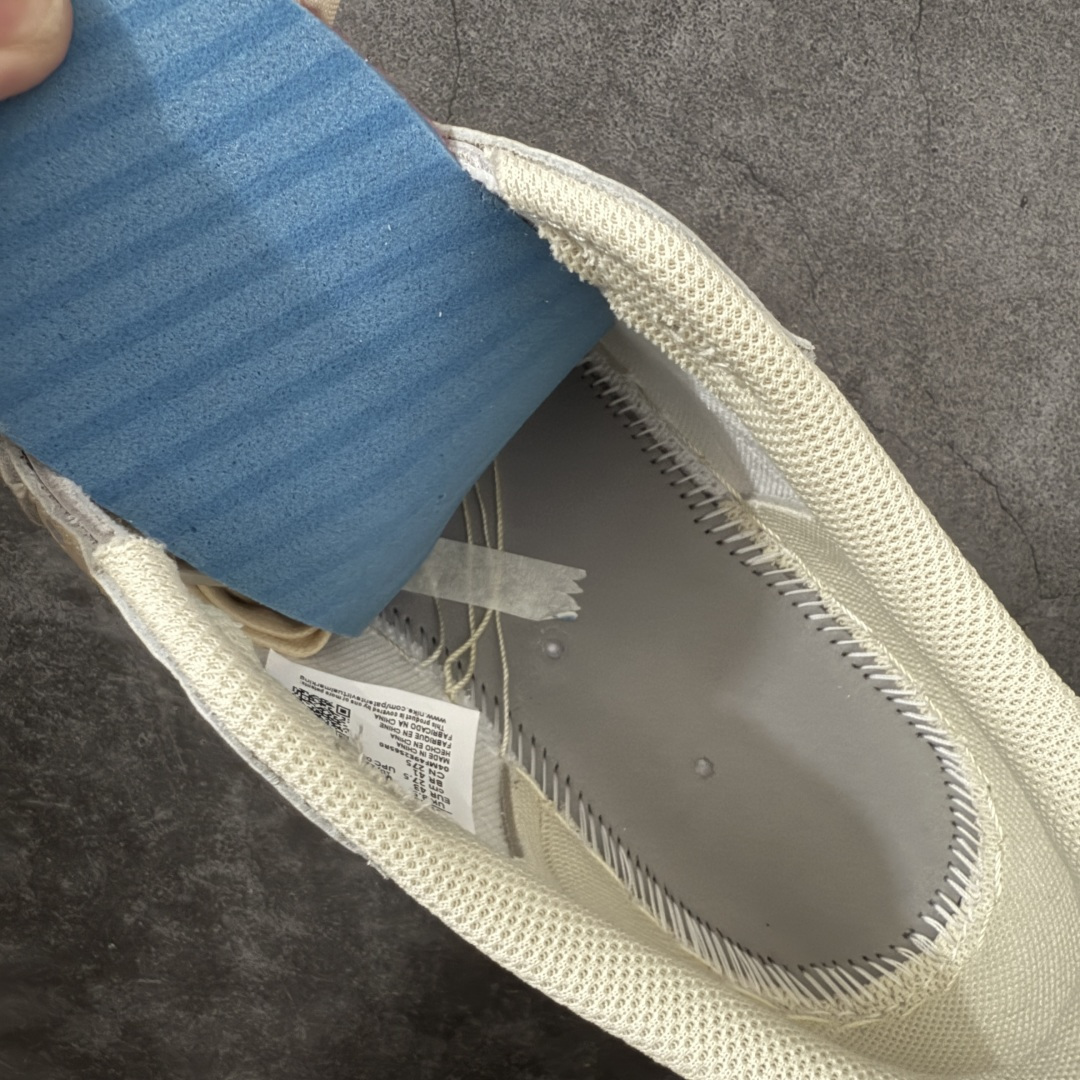 图片[8]-【DG纯原版】Travis Scott x Air Jordan AJ1 Low OG SP TS联名倒钩低帮 白粉 IQ7604-100 莞产大厂出品 品质非常顶 纯原第一梯队版本 产品品控稳定性领先行业 各方面均可对飙市面通货版 SZ原厂全套原楦原纸板冲刀磨具开发 原厂皮料加持 原厂港宝加持定型后跟R度完美 同源原厂电绣 鬼脸飞翼针数密度立体效果一致 百分百一致原鞋 原厂拉帮工艺 针距密度一致 后跟弧度收口自然不对折 极致一眼正品既视感 进口玻璃冲刀皮料裁剪零毛边 全鞋电脑针车工艺 品控清洁度最高QC检验标准 免检产品 原厂订购鞋盒、鞋标、防尘纸、鞋撑、鞋带 追求极致的原厂味道 尺码：36-49.5-选品中心