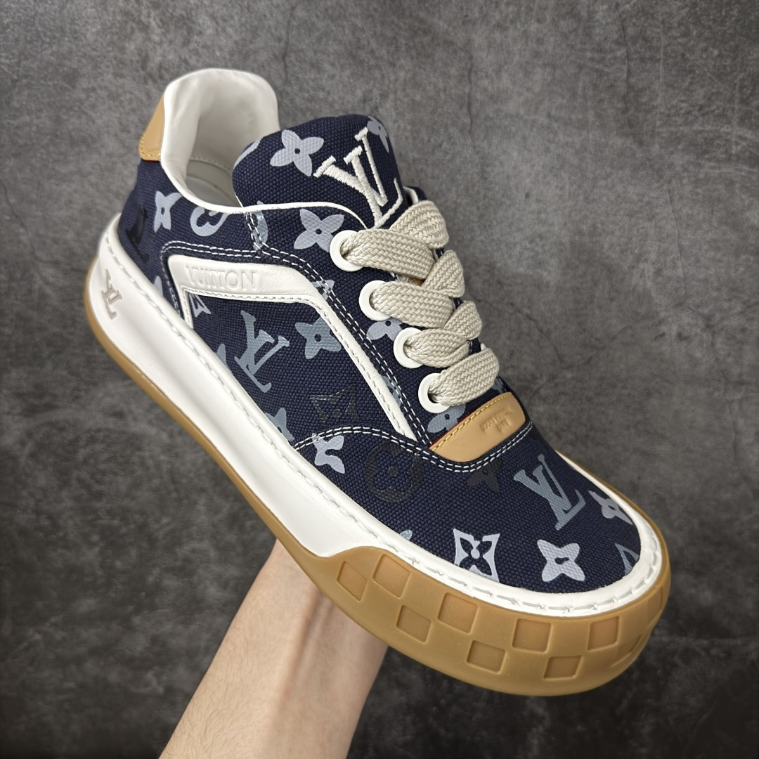 图片[3]-【专柜版/海淘代购】 LV 路易威登LOUIS VUITTON Tilted Low Sneakers 倾斜系列低帮复古休闲运动文化百搭板鞋 2026早春款板鞋 饼干鞋 市场最顶天花板 礼盒包装 正确细节 原鞋原材料1：1打造 完美版型做工 欢迎对比市场任何品质的货品 广东原产 升级原楦型开发纸版 包装说明书防尘布袋物件(附送官方快递加固牛皮纸外盒!!)#采用Monogram 丹宁布鞋面材质#鞋垫嵌入软脚感EVA物料#后跟耐弯折滴塑支撑片#全新开发TPR光泽组合隔色鞋底❗ 尺码：39 40 41 42 43 44 45 46-选品中心