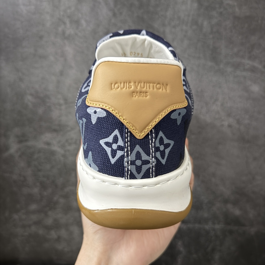 图片[4]-【专柜版/海淘代购】 LV 路易威登LOUIS VUITTON Tilted Low Sneakers 倾斜系列低帮复古休闲运动文化百搭板鞋 2026早春款板鞋 饼干鞋 市场最顶天花板 礼盒包装 正确细节 原鞋原材料1：1打造 完美版型做工 欢迎对比市场任何品质的货品 广东原产 升级原楦型开发纸版 包装说明书防尘布袋物件(附送官方快递加固牛皮纸外盒!!)#采用Monogram 丹宁布鞋面材质#鞋垫嵌入软脚感EVA物料#后跟耐弯折滴塑支撑片#全新开发TPR光泽组合隔色鞋底❗ 尺码：39 40 41 42 43 44 45 46-选品中心