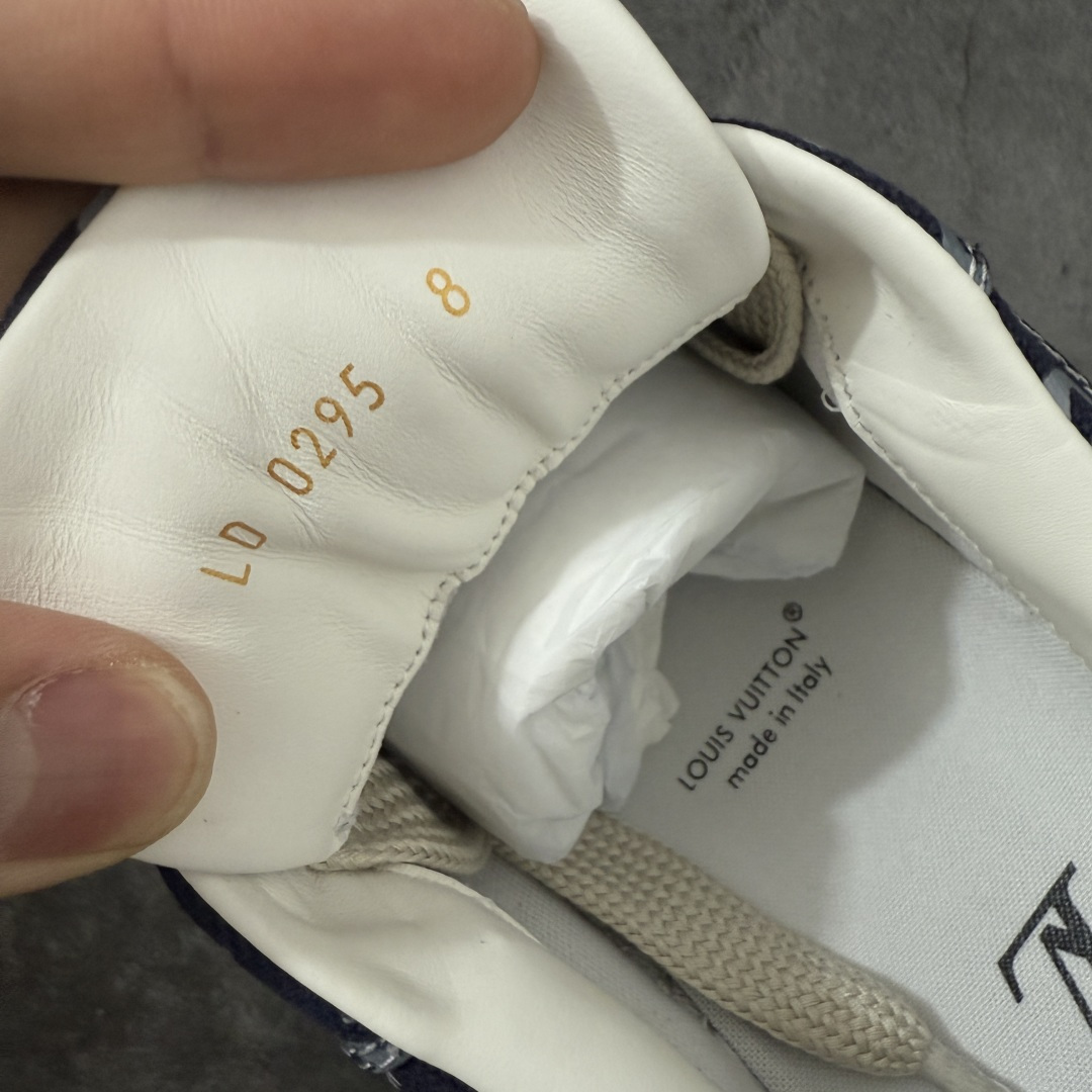 图片[7]-【专柜版/海淘代购】 LV 路易威登LOUIS VUITTON Tilted Low Sneakers 倾斜系列低帮复古休闲运动文化百搭板鞋 2026早春款板鞋 饼干鞋 市场最顶天花板 礼盒包装 正确细节 原鞋原材料1：1打造 完美版型做工 欢迎对比市场任何品质的货品 广东原产 升级原楦型开发纸版 包装说明书防尘布袋物件(附送官方快递加固牛皮纸外盒!!)#采用Monogram 丹宁布鞋面材质#鞋垫嵌入软脚感EVA物料#后跟耐弯折滴塑支撑片#全新开发TPR光泽组合隔色鞋底❗ 尺码：39 40 41 42 43 44 45 46-选品中心