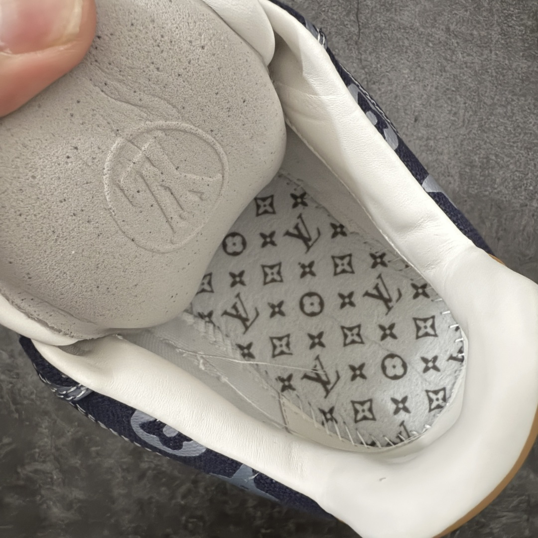 图片[9]-【专柜版/海淘代购】 LV 路易威登LOUIS VUITTON Tilted Low Sneakers 倾斜系列低帮复古休闲运动文化百搭板鞋 2026早春款板鞋 饼干鞋 市场最顶天花板 礼盒包装 正确细节 原鞋原材料1：1打造 完美版型做工 欢迎对比市场任何品质的货品 广东原产 升级原楦型开发纸版 包装说明书防尘布袋物件(附送官方快递加固牛皮纸外盒!!)#采用Monogram 丹宁布鞋面材质#鞋垫嵌入软脚感EVA物料#后跟耐弯折滴塑支撑片#全新开发TPR光泽组合隔色鞋底❗ 尺码：39 40 41 42 43 44 45 46-选品中心