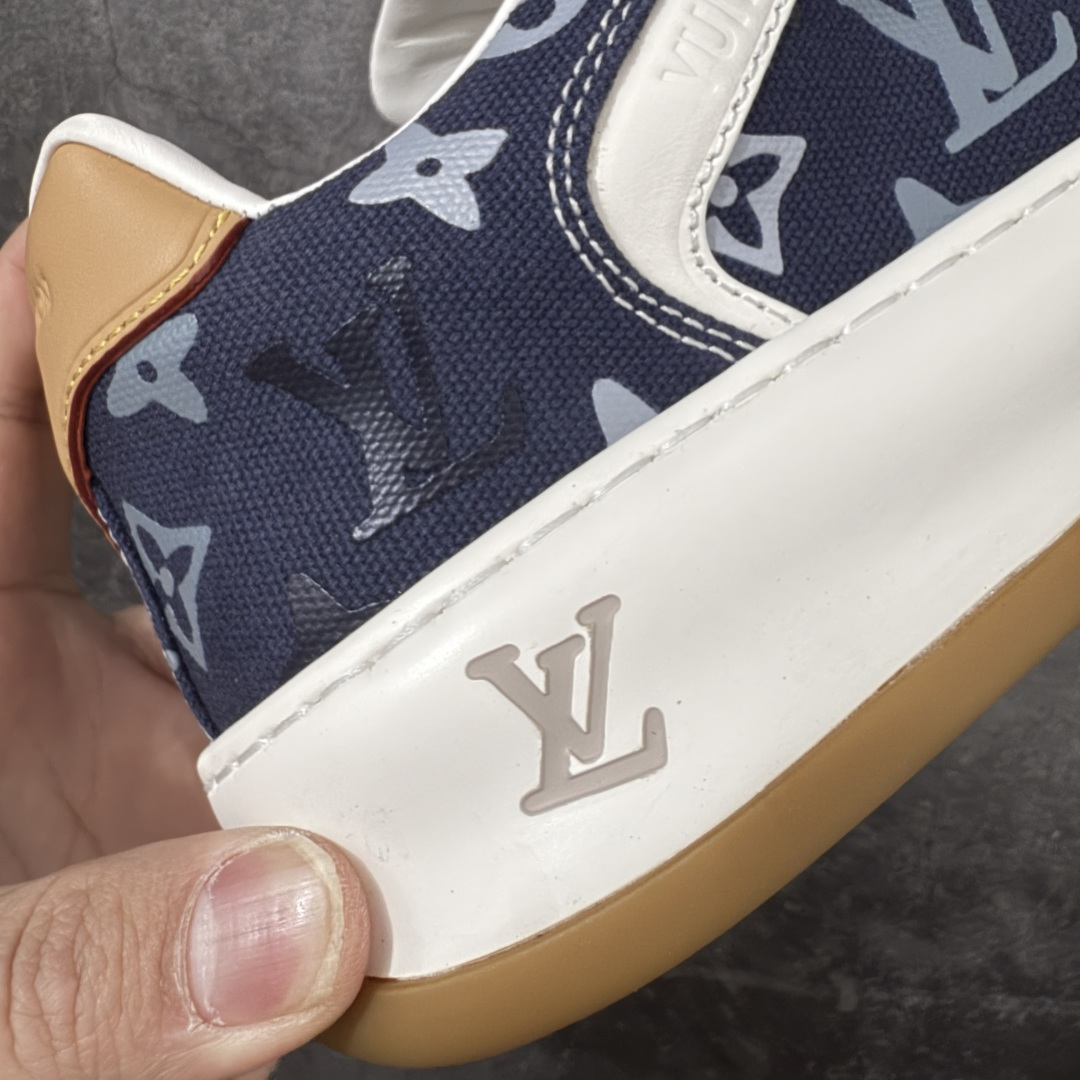 图片[3]-【专柜版/海淘代购】 LV 路易威登LOUIS VUITTON Tilted Low Sneakers 倾斜系列低帮复古休闲运动文化百搭板鞋 2026早春款板鞋 饼干鞋 市场最顶天花板 礼盒包装 正确细节 原鞋原材料1：1打造 完美版型做工 欢迎对比市场任何品质的货品 广东原产 升级原楦型开发纸版 包装说明书防尘布袋物件(附送官方快递加固牛皮纸外盒!!)#采用Monogram 丹宁布鞋面材质#鞋垫嵌入软脚感EVA物料#后跟耐弯折滴塑支撑片#全新开发TPR光泽组合隔色鞋底❗ 尺码：39 40 41 42 43 44 45 46-选品中心