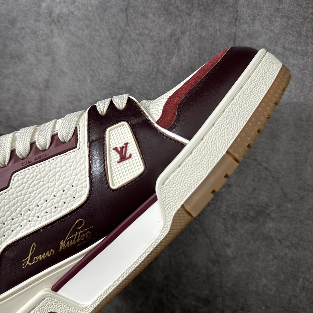 图片[6]-【YS纯原】 顶级莞产 Louis Vuitton路易威登 LV Trainer 系列 高奢运动鞋 ✦ 芯片配置，✦ 挂饰 NFC 芯片秒进官网 ✦ 同步 ZP 官网空胶工艺，结构逻辑一致 ✦ 正确胶片断点式设计，细节克制到位 ✦ 中底油印字母比例按原版还原 ✦ 1：1 原楦格板 / 楦头 / 刀磨 全新升级 ✦ 独家定制压纹麂皮，用料细腻耐看 ✦ 原版开模 TPU 大底 ✦ 脚感与质感取向偏原版 ✦ 代购指定高端版本 ✦ 全新升级 双盒礼盒 ✦ 全套配件齐全，整体完成度高 尺码：39-45-选品中心