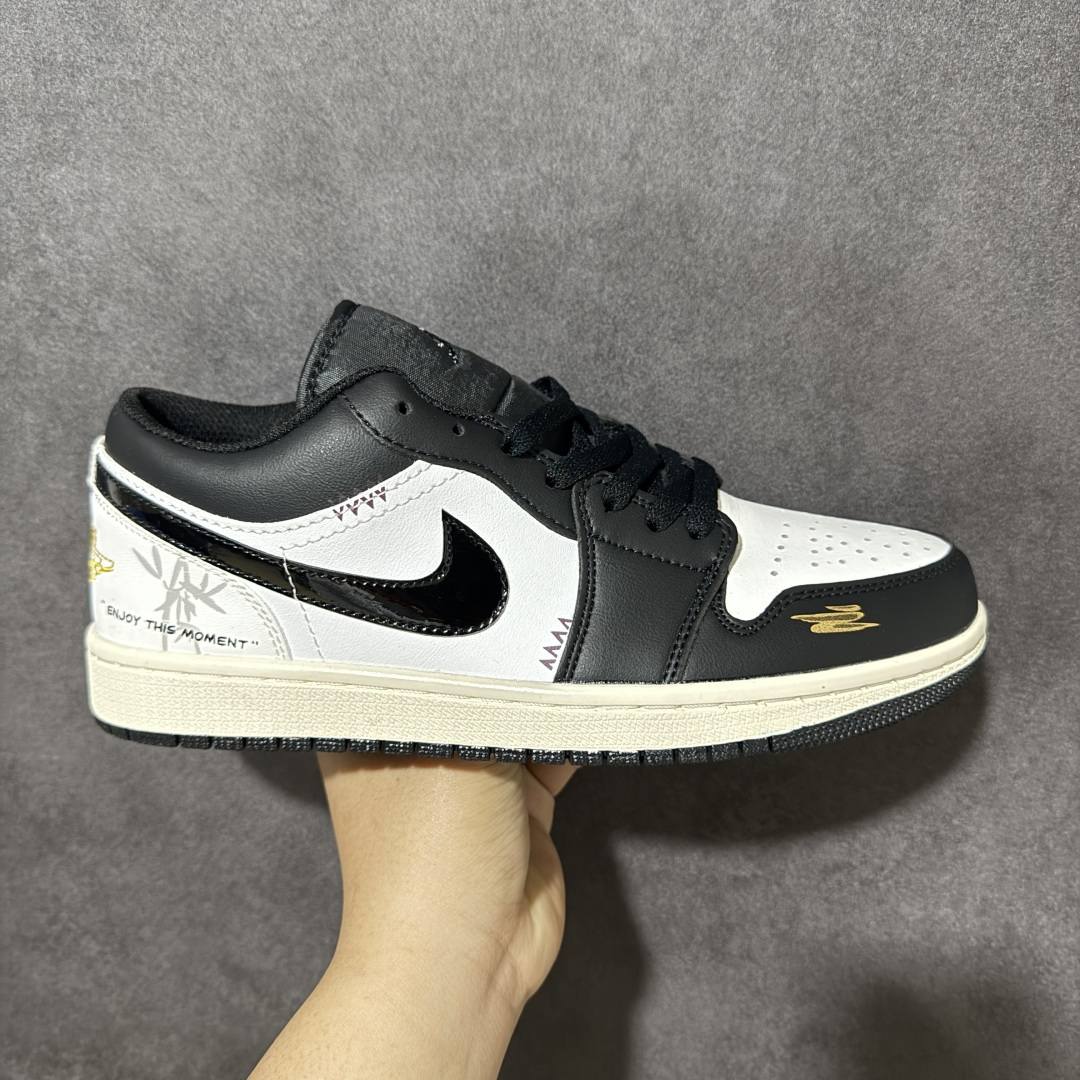 特价【GQ福利】【马年限定 DIY系列7色 】 Air Jordan 1 Low AJ1 乔1马年限定 步步生金 高端定制 低帮复古篮球鞋 #大厂纯原品质出货 超高清洁度 皮料切割干净无任何毛边 细节完美 尺码：36 36.5 37.5 38 38.5 39 40 40.5 41 42 42.5 43 44 44.5 45 货号：553558-040-选品中心