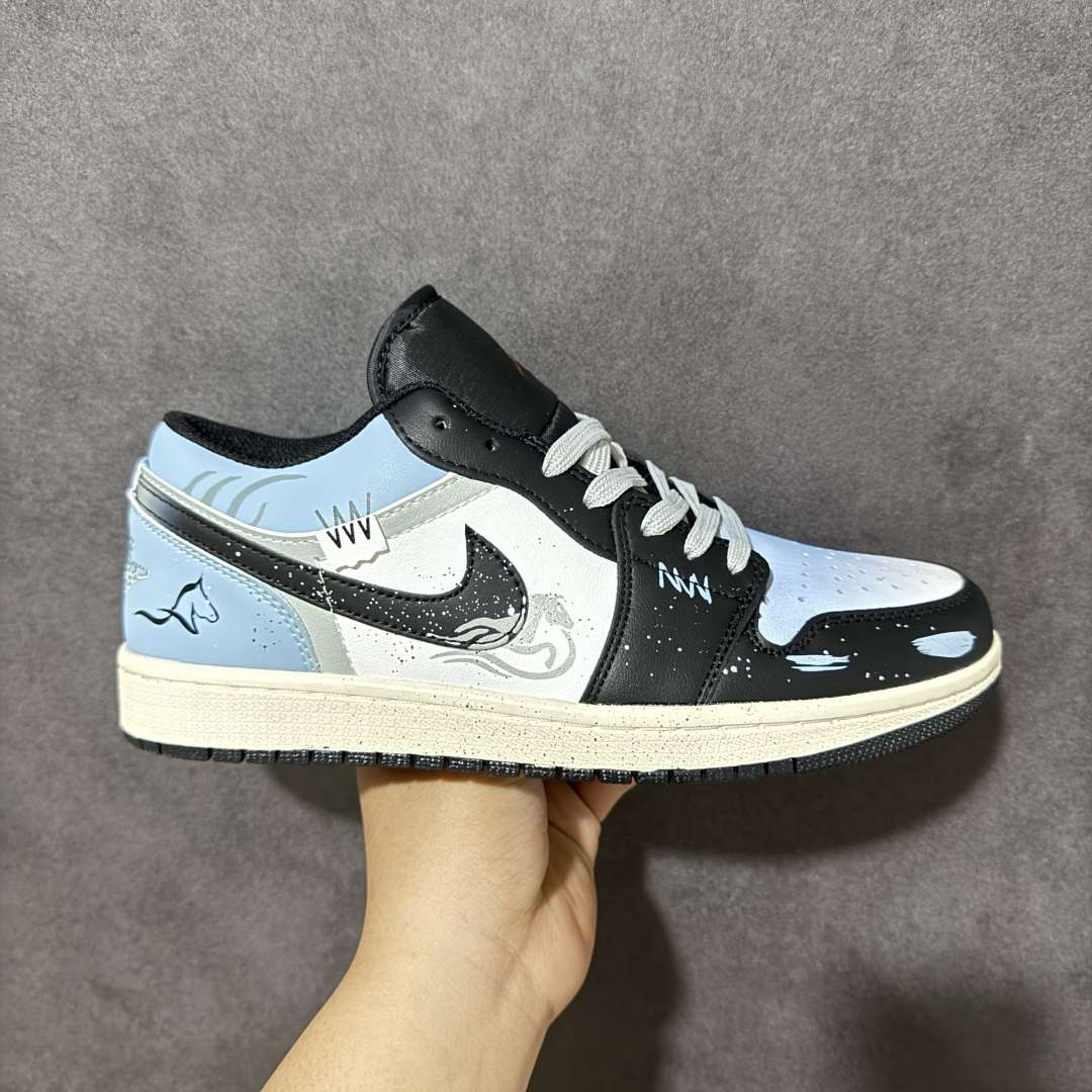 特价【GQ福利】【马年限定 DIY系列7色 】 Air Jordan 1 Low AJ1 乔1马年限定 步步生金 高端定制 低帮复古篮球鞋 #大厂纯原品质出货 超高清洁度 皮料切割干净无任何毛边 细节完美 尺码：36 36.5 37.5 38 38.5 39 40 40.5 41 42 42.5 43 44 44.5 45 货号：553558-081-选品中心