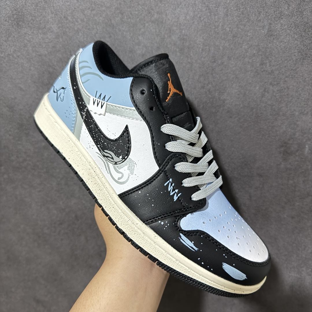 图片[3]-特价【GQ福利】【马年限定 DIY系列7色 】 Air Jordan 1 Low AJ1 乔1马年限定 步步生金 高端定制 低帮复古篮球鞋 #大厂纯原品质出货 超高清洁度 皮料切割干净无任何毛边 细节完美 尺码：36 36.5 37.5 38 38.5 39 40 40.5 41 42 42.5 43 44 44.5 45 货号：553558-081-选品中心