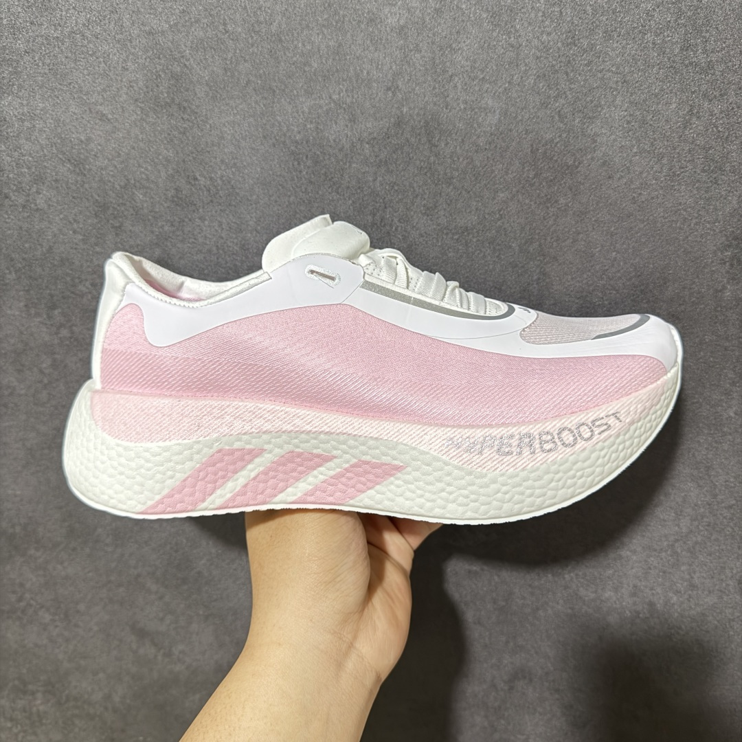 【公司级】Hyper Boost Edge M 轻量竞速运动跑鞋 CELERMESH针织网面非常轻薄 纤维间的缝隙很大 可以保证跑步时的透气、排汗效果 鞋舌直接与两侧的内衬和鞋底连接在一起 在跑步过程中不会被鞋舌的左右移动所困扰 在标准鞋带孔的基础上再拓宽一组鞋带孔 适合不同脚型的需求 突破性 EnergyRods 技术，有助于跑者实现更好的成绩 中底独特的LIGHTSTRIKE PRO泡棉材质 微弹感觉在跑步过程中给予了良好的支撑体验 对于顶级精英和高水平进阶跑者来说是一双值得信赖的竞速比赛用鞋 货号：KI1917 尺码：36-45没半码-选品中心