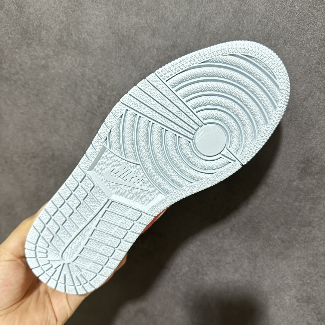 图片[9]-【定制版】清新蓝白 气场全开！Air Jordan 1 Low（Supreme联名）乔丹爆款高端定制 浅蓝+米白+红色的撞色设计，荔枝纹柔和搭配，清新又显干净，勾子内部还叠加了一枚迷你白色小勾，细节层次丰富；红色Supreme标识与AJ飞翼Logo，点明联名身份，辨识度拉满。定制鞋盒 超高清洁度 细节完美 货号：QJ1988-012 尺码：36 36.5 37.5 38 38.5 39 40 40.5 41 42 42.5 43 44 44.5 45-选品中心