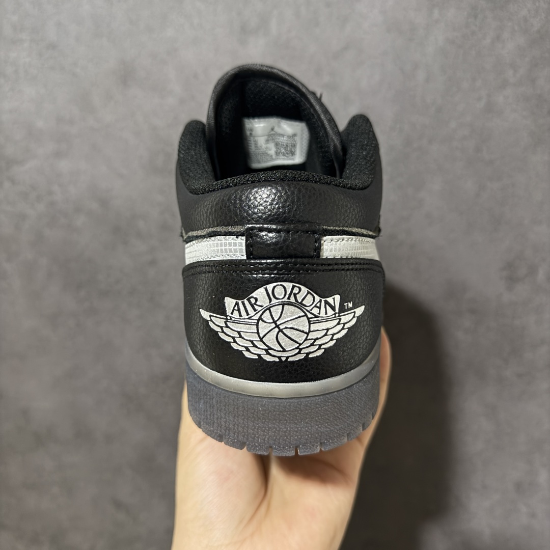 图片[4]-【H11纯原】Nike Air Jordan 1 Low SE AJ1 乔一 舒适贴合 防滑耐磨 低帮 复古篮球鞋 货号：HV5968-001 尺码：35.5 36 36.5 37.5 38 38.5 39 40 40.5 41 42 42.5 43 44 45 46 47.5 #H11顶级纯原 纯原外贸平台特供订单 #全套原纸板楦头开发 #原厂特供材料配套加持 #确保原汁原味 完美呈现版型 #原档数据独家私模大底 #男女鞋同步官方开发至48.5 #原装进口轻量化鞋垫 #进口港宝加持 后跟自然饱满 还原公司包裹性 #鞋面采用原装数据贴合技术 #全方位贴合包裹脚型 #鞋跟部鞋底牵引设计 #提供强大的抓地性能 #更适应不同实战场地路面-选品中心