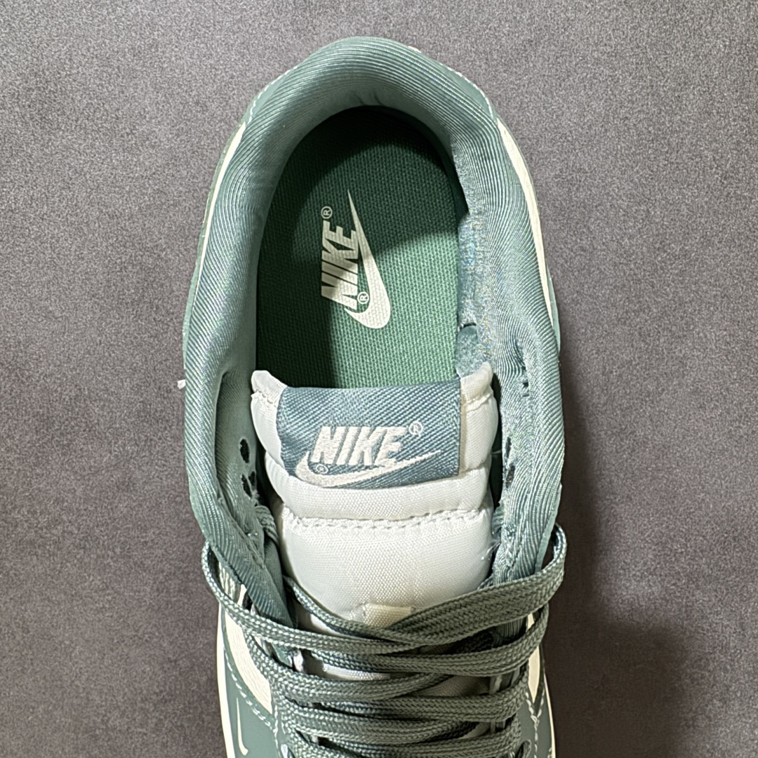 图片[6]-【定制版】绿野迷彩 机能风潮 SB DUNK LOW 白绿撞色拼接，注入The North Face户外基因，迷彩Swoosh与金属吊牌，机能感拉满。优质皮革与翻毛皮拼接，质感扎实耐穿，经典Dunk低帮版型，包裹性出色，适配各种脚型。复古做旧中底，脚感稳定，无论是户外出行还是日常出街，都能彰显个性潮流态度，是春夏穿搭的吸睛利器。 货号：SL8888-003 尺码：36 36.5 37.5 38 38.5 39 40 40.5 41 42 42.5 43 44 44.5 45-选品中心