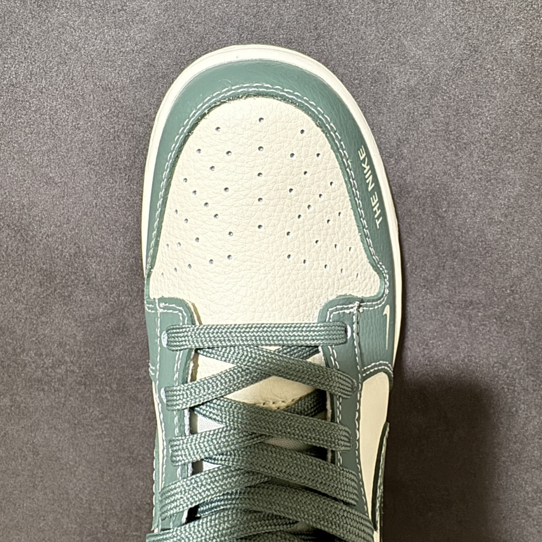图片[5]-【定制版】绿野迷彩 机能风潮 SB DUNK LOW 白绿撞色拼接，注入The North Face户外基因，迷彩Swoosh与金属吊牌，机能感拉满。优质皮革与翻毛皮拼接，质感扎实耐穿，经典Dunk低帮版型，包裹性出色，适配各种脚型。复古做旧中底，脚感稳定，无论是户外出行还是日常出街，都能彰显个性潮流态度，是春夏穿搭的吸睛利器。 货号：SL8888-003 尺码：36 36.5 37.5 38 38.5 39 40 40.5 41 42 42.5 43 44 44.5 45-选品中心