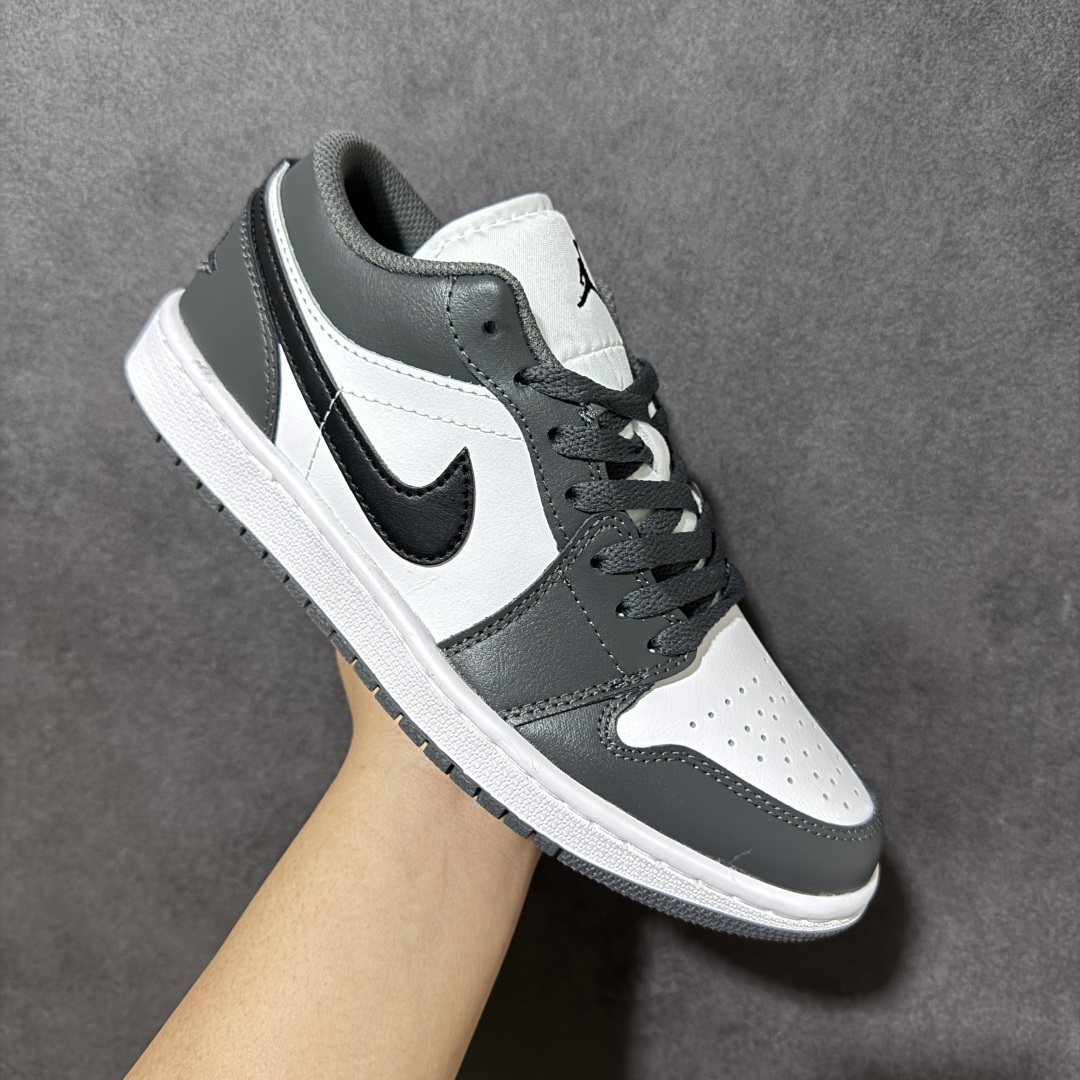 图片[3]-【H11纯原】Nike Air Jordan 1 Low SE AJ1 乔一 舒适贴合 防滑耐磨 低帮 复古篮球鞋 货号：553558-152 尺码：35.5 36 36.5 37.5 38 38.5 39 40 40.5 41 42 42.5 43 44 45 46 47.5 #H11顶级纯原 纯原外贸平台特供订单 #全套原纸板楦头开发 #原厂特供材料配套加持 #确保原汁原味 完美呈现版型 #原档数据独家私模大底 #男女鞋同步官方开发至48.5 #原装进口轻量化鞋垫 #进口港宝加持 后跟自然饱满 还原公司包裹性 #鞋面采用原装数据贴合技术 #全方位贴合包裹脚型 #鞋跟部鞋底牵引设计 #提供强大的抓地性能 #更适应不同实战场地路面-选品中心