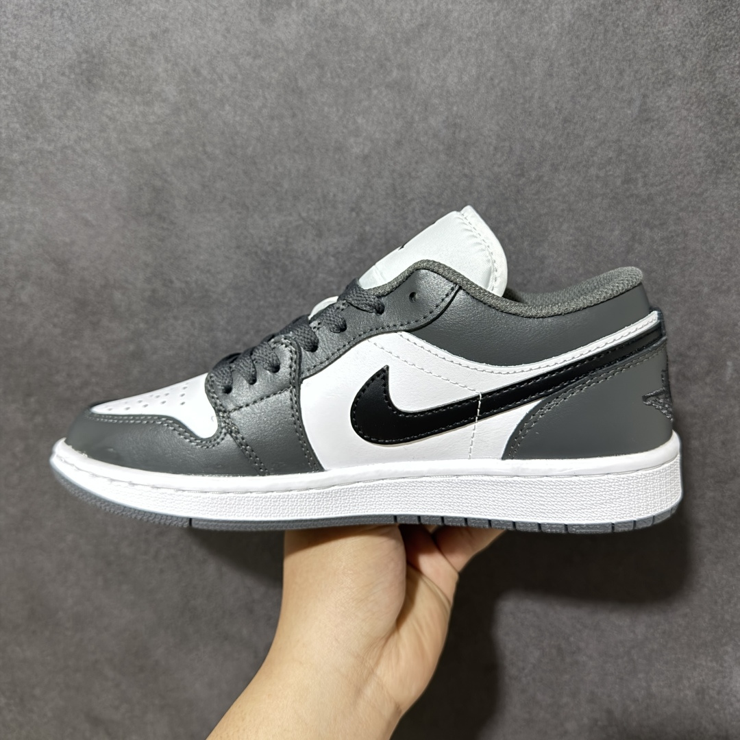 图片[2]-【H11纯原】Nike Air Jordan 1 Low SE AJ1 乔一 舒适贴合 防滑耐磨 低帮 复古篮球鞋 货号：553558-152 尺码：35.5 36 36.5 37.5 38 38.5 39 40 40.5 41 42 42.5 43 44 45 46 47.5 #H11顶级纯原 纯原外贸平台特供订单 #全套原纸板楦头开发 #原厂特供材料配套加持 #确保原汁原味 完美呈现版型 #原档数据独家私模大底 #男女鞋同步官方开发至48.5 #原装进口轻量化鞋垫 #进口港宝加持 后跟自然饱满 还原公司包裹性 #鞋面采用原装数据贴合技术 #全方位贴合包裹脚型 #鞋跟部鞋底牵引设计 #提供强大的抓地性能 #更适应不同实战场地路面-选品中心