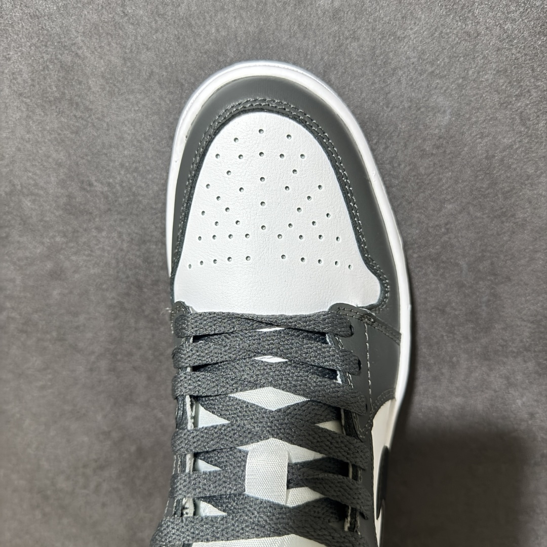 图片[5]-【H11纯原】Nike Air Jordan 1 Low SE AJ1 乔一 舒适贴合 防滑耐磨 低帮 复古篮球鞋 货号：553558-152 尺码：35.5 36 36.5 37.5 38 38.5 39 40 40.5 41 42 42.5 43 44 45 46 47.5 #H11顶级纯原 纯原外贸平台特供订单 #全套原纸板楦头开发 #原厂特供材料配套加持 #确保原汁原味 完美呈现版型 #原档数据独家私模大底 #男女鞋同步官方开发至48.5 #原装进口轻量化鞋垫 #进口港宝加持 后跟自然饱满 还原公司包裹性 #鞋面采用原装数据贴合技术 #全方位贴合包裹脚型 #鞋跟部鞋底牵引设计 #提供强大的抓地性能 #更适应不同实战场地路面-选品中心