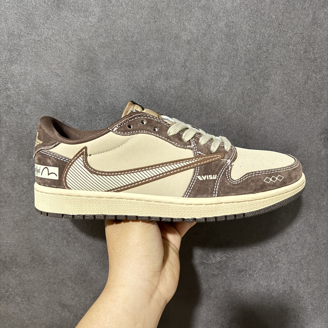 【定制版】AJ1倒勾Travis Scott x Air Jordan 1 ” Reverse Mocha “ AJ1乔1 TS 闪电 联名倒钩 低帮文化篮球鞋 完美品质出货 细节如图所示 鞋面切割工整 冲孔整齐干净 中底拉帮线 整体清洁度非常好 货号：XS2025-092 尺码：36 36.5 37.5 38 38.5 39 40 40.5 41 42 42.5 43 44 44.5 45-选品中心