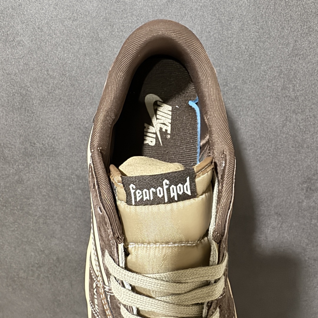 图片[6]-【定制版】AJ1倒勾Travis Scott x Air Jordan 1 ” Reverse Mocha “ AJ1乔1 TS 闪电 联名倒钩 低帮文化篮球鞋 完美品质出货 细节如图所示 鞋面切割工整 冲孔整齐干净 中底拉帮线 整体清洁度非常好 货号：XS2025-092 尺码：36 36.5 37.5 38 38.5 39 40 40.5 41 42 42.5 43 44 44.5 45-选品中心