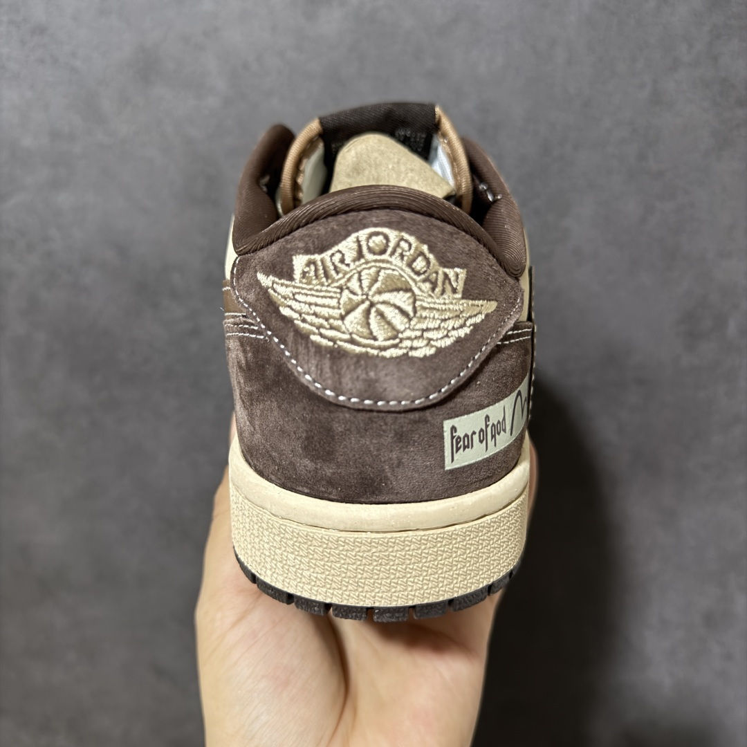 图片[4]-【定制版】AJ1倒勾Travis Scott x Air Jordan 1 ” Reverse Mocha “ AJ1乔1 TS 闪电 联名倒钩 低帮文化篮球鞋 完美品质出货 细节如图所示 鞋面切割工整 冲孔整齐干净 中底拉帮线 整体清洁度非常好 货号：XS2025-092 尺码：36 36.5 37.5 38 38.5 39 40 40.5 41 42 42.5 43 44 44.5 45-选品中心