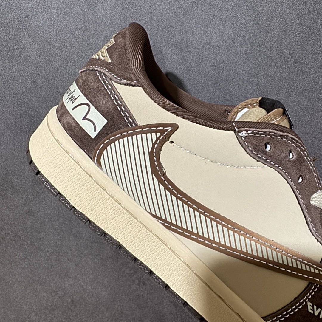 图片[8]-【定制版】AJ1倒勾Travis Scott x Air Jordan 1 ” Reverse Mocha “ AJ1乔1 TS 闪电 联名倒钩 低帮文化篮球鞋 完美品质出货 细节如图所示 鞋面切割工整 冲孔整齐干净 中底拉帮线 整体清洁度非常好 货号：XS2025-092 尺码：36 36.5 37.5 38 38.5 39 40 40.5 41 42 42.5 43 44 44.5 45-选品中心