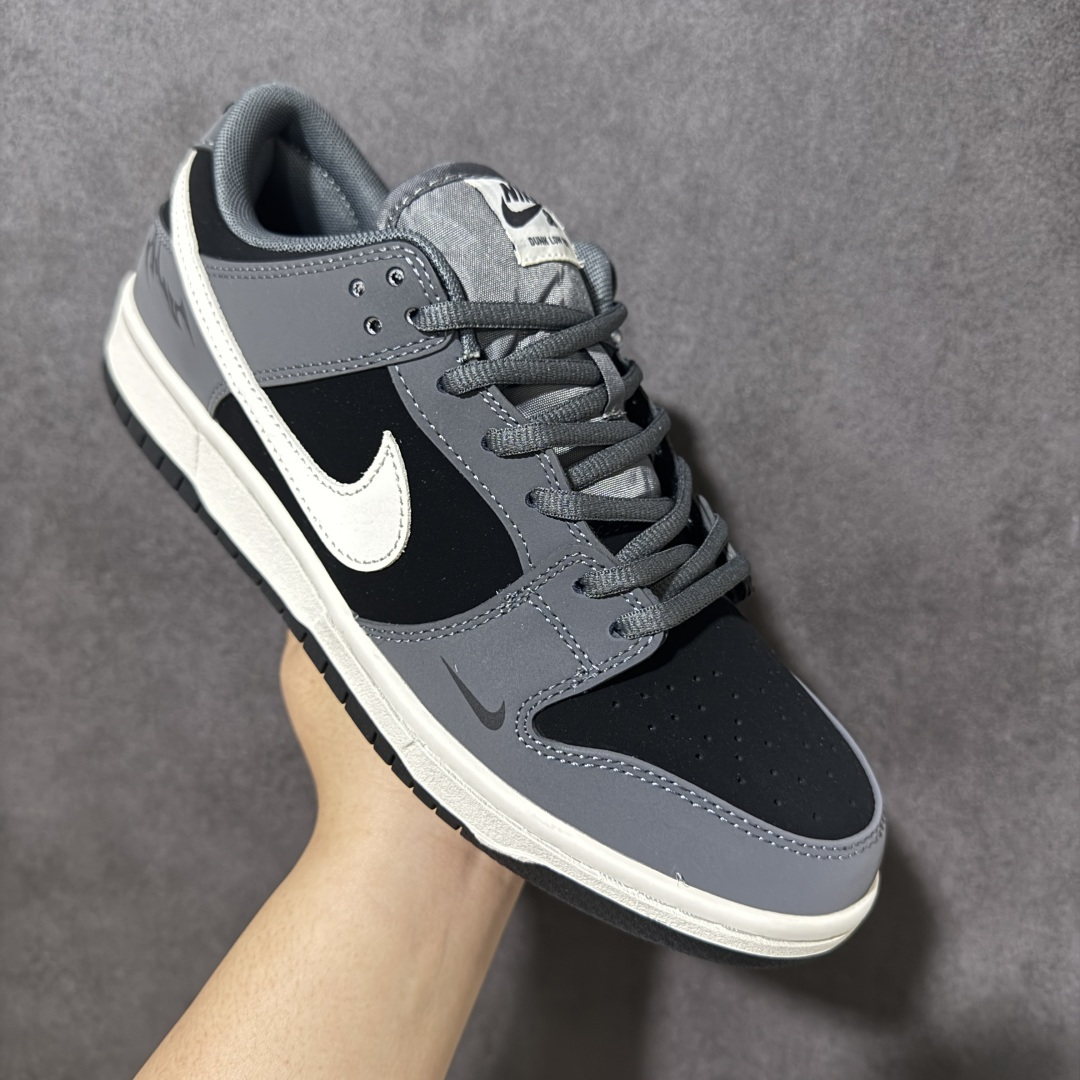 图片[3]-【定制版】Nike Dunk SB Low 耐克 SB 低帮 影流之刃 灰黑 此款以深灰麂皮织就夜行衣般的贴合，表面磨砂质感在光线流转间泛出冷调金属光泽，仿佛暮色中悄然出鞘的刃。侧身Swoosh以银白色勾勒，形如一道修长剑脊，凌厉而不张扬。与之呼应的是泼墨笔触般的刀刃纹路，刚柔相济，动静皆宜。 货号：BW0620-136 尺码：40-46-选品中心