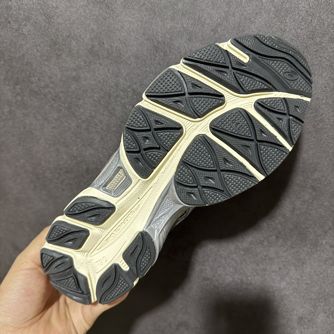 图片[9]-【公司级】Asics Gel-NYC G亚瑟士运动休闲透气专业跑鞋 1201A789-250  #鞋面采用反绒皮与网布拼接 透气舒适兼具休闲时尚 结合简明的配色 展现品牌的传承及引领复古流行的主题 虎爪造型的LOGO  #鞋身稳定包裹系统 支撑鞋身 经典宽大鞋型配备防偏移设计提升包裹性 穿着舒适鞋面透气孔设计 提供透气性  尺码：36 37 37.5 38 39 39.5 40 40.5 41.5 42 42.5 43.5 44 45 46-选品中心