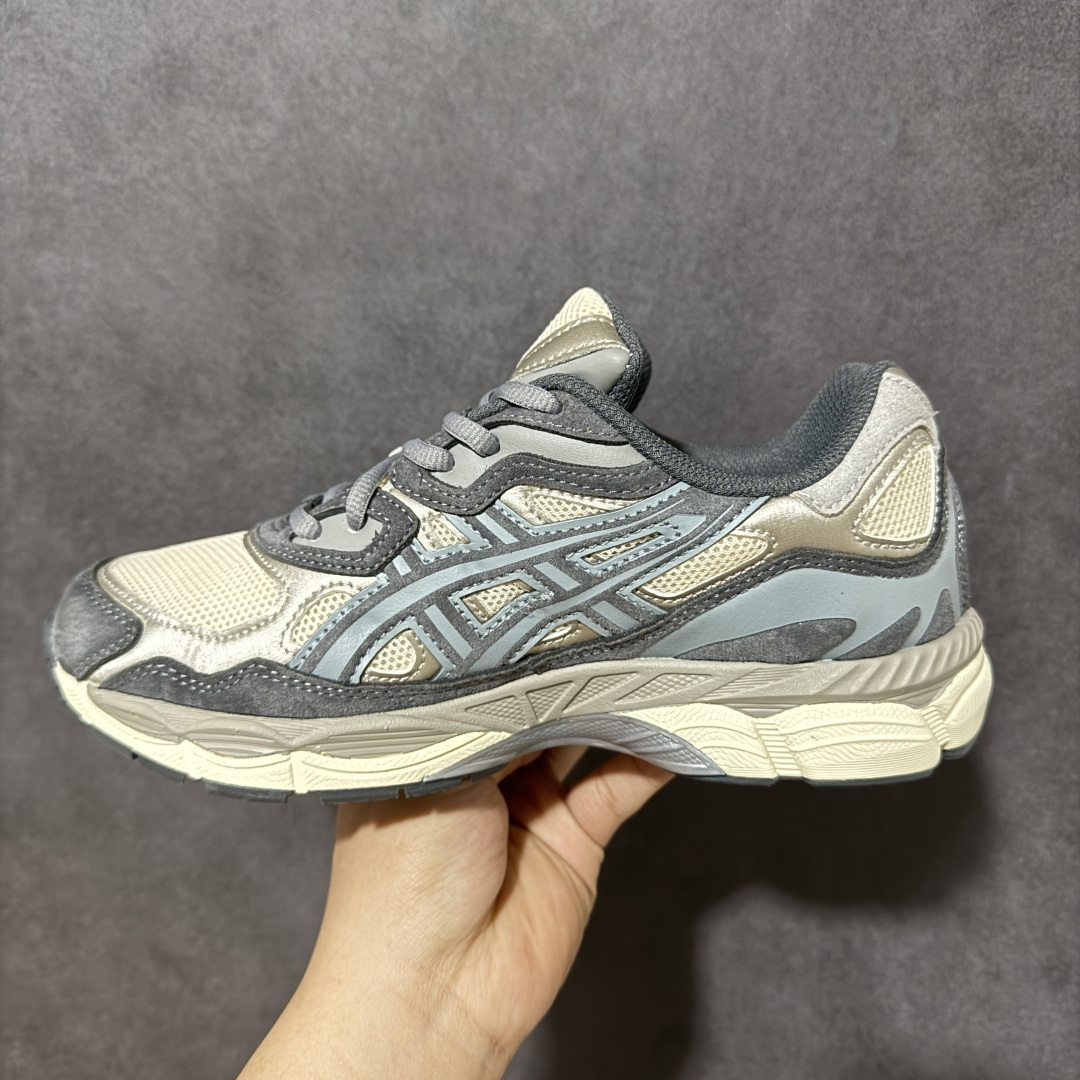 图片[2]-【公司级】Asics Gel-NYC G亚瑟士运动休闲透气专业跑鞋 1201A789-250  #鞋面采用反绒皮与网布拼接 透气舒适兼具休闲时尚 结合简明的配色 展现品牌的传承及引领复古流行的主题 虎爪造型的LOGO  #鞋身稳定包裹系统 支撑鞋身 经典宽大鞋型配备防偏移设计提升包裹性 穿着舒适鞋面透气孔设计 提供透气性  尺码：36 37 37.5 38 39 39.5 40 40.5 41.5 42 42.5 43.5 44 45 46-选品中心