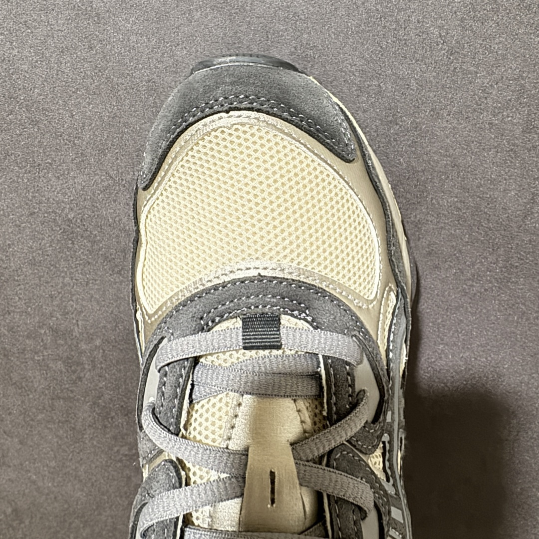图片[5]-【公司级】Asics Gel-NYC G亚瑟士运动休闲透气专业跑鞋 1201A789-250  #鞋面采用反绒皮与网布拼接 透气舒适兼具休闲时尚 结合简明的配色 展现品牌的传承及引领复古流行的主题 虎爪造型的LOGO  #鞋身稳定包裹系统 支撑鞋身 经典宽大鞋型配备防偏移设计提升包裹性 穿着舒适鞋面透气孔设计 提供透气性  尺码：36 37 37.5 38 39 39.5 40 40.5 41.5 42 42.5 43.5 44 45 46-选品中心