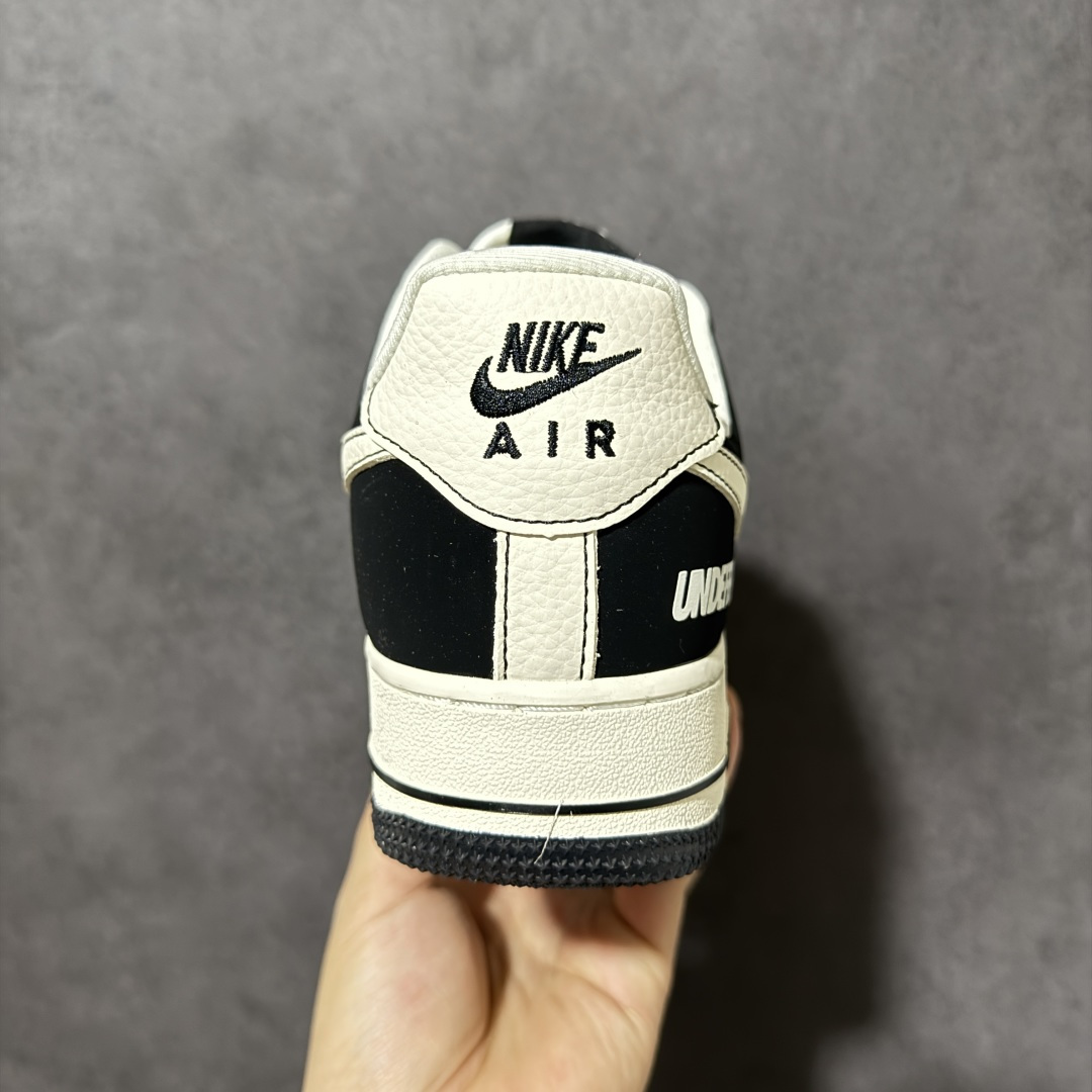图片[4]-【定制版】UNDEFEATED x Nike Air Force 1 联名款 黑白色 重磅来袭 街头OG联名，把潮流DNA焊在鞋上！ UNDEFEATED满印鞋身+经典Swoosh Logo，黑白撞色高级感拉满， 麂皮质感鞋面，上脚软弹又显质感， Air气垫缓震加持，日常出街、炸场穿搭都能打！ 鞋盒专属联名设计，收藏级颜值 货号：DW8806-004 尺码：36 36.5 37.5 38 38.5 39 40 40.5 41 42 42.5 43 44 44.5 45-选品中心