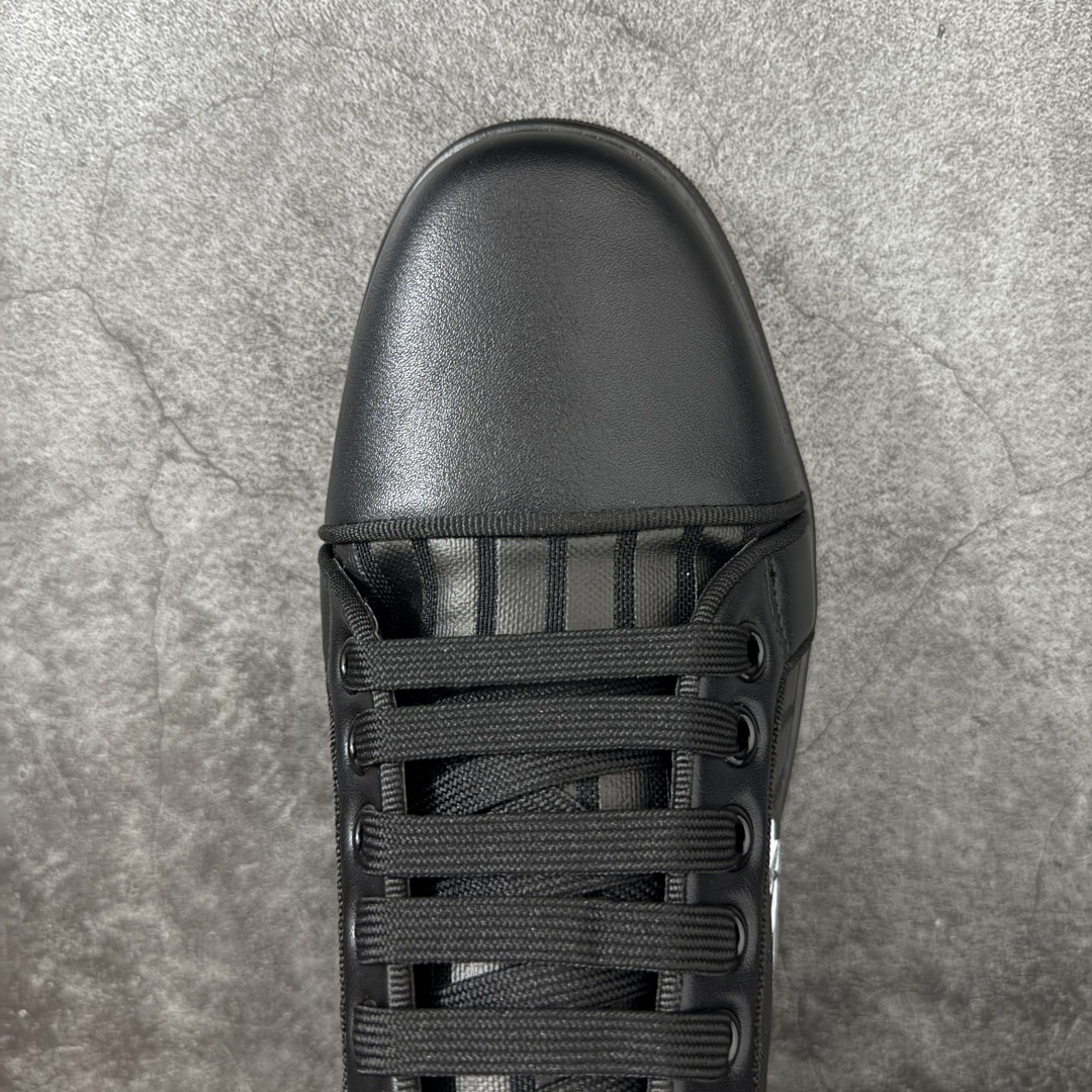 图片[5]-【莞产版本】法国品牌Christian Louboutin CL（路铂廷） 红底鞋 男鞋低帮红底鞋水钻系带运动休闲板鞋 高品质做工 细节完美 面料多材料拼接 镶嵌水钻不易掉钻 水钻装饰点缀 舒适圆头设计不挤脚 手工缝制线牢固不掉底 系带设计 内里二层猪皮 脚感舒适有质感 TPU鞋底 底厚约2.5cm 尺码：40-45-选品中心