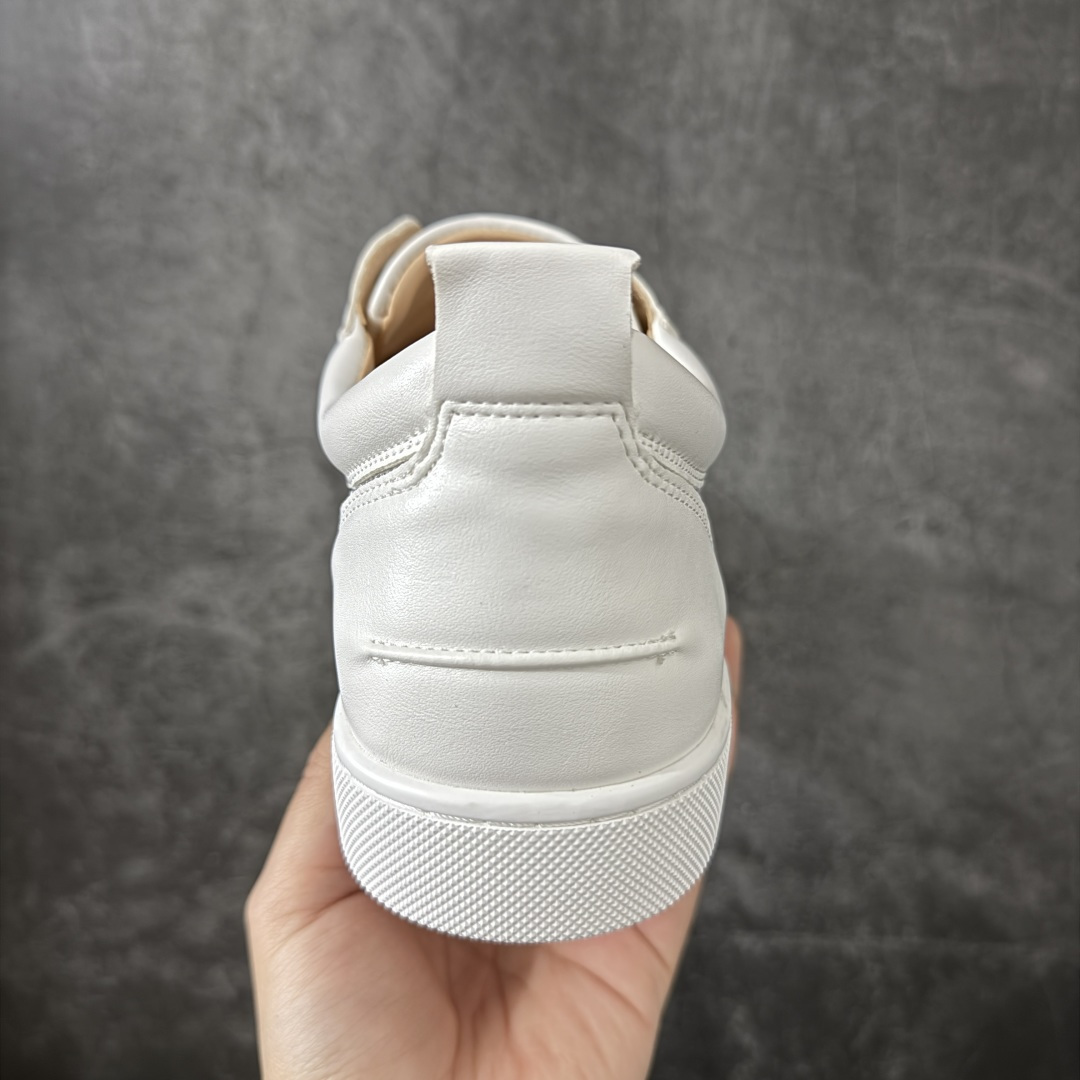 图片[4]-【莞产版本】法国品牌Christian Louboutin CL（路铂廷） 红底鞋 男鞋低帮红底鞋水钻系带运动休闲板鞋 高品质做工 细节完美 面料多材料拼接 镶嵌水钻不易掉钻 水钻装饰点缀 舒适圆头设计不挤脚 手工缝制线牢固不掉底 系带设计 内里二层猪皮 脚感舒适有质感 TPU鞋底 底厚约2.5cm 尺码：40-45-选品中心
