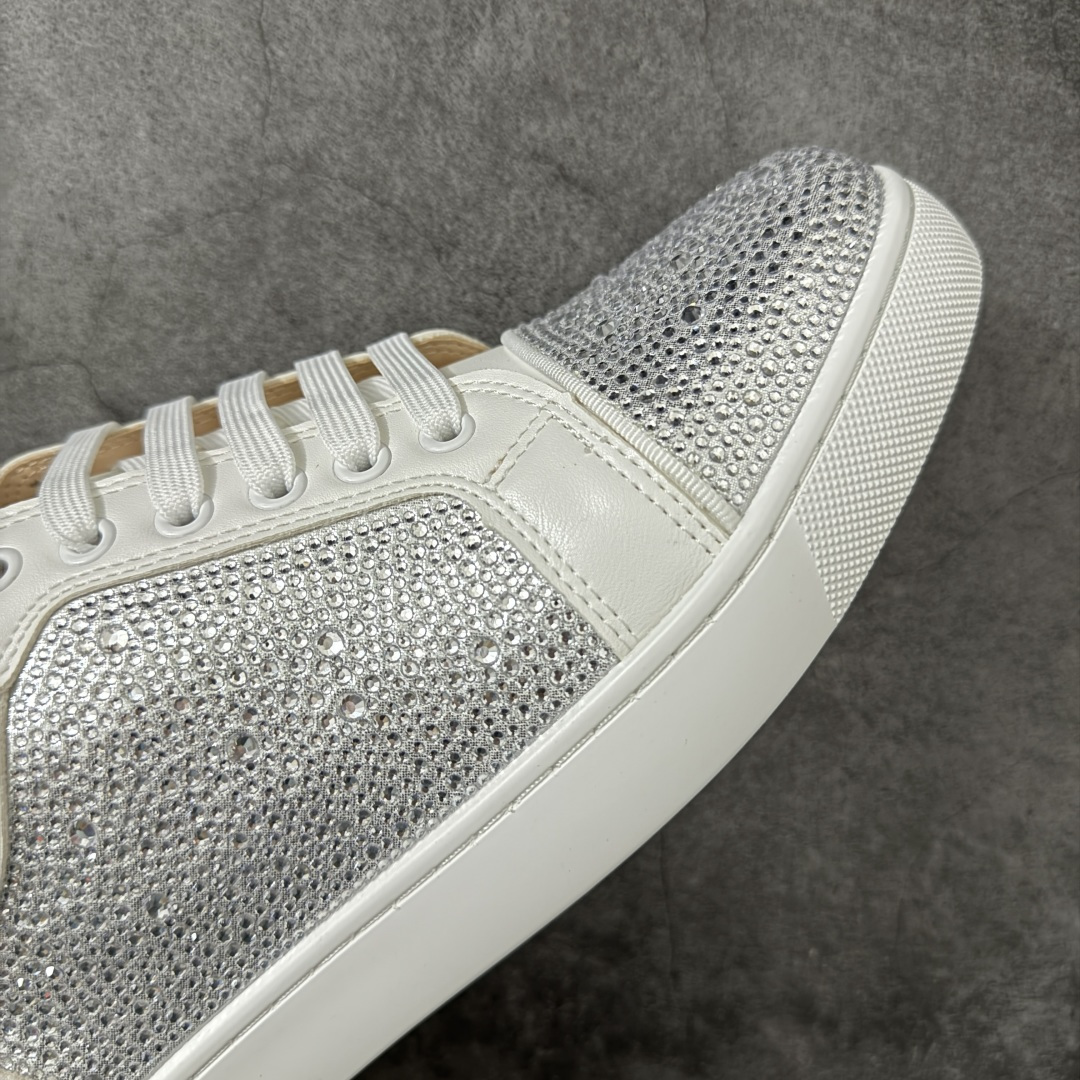 图片[6]-【莞产版本】法国品牌Christian Louboutin CL（路铂廷） 红底鞋 男鞋低帮红底鞋水钻系带运动休闲板鞋 高品质做工 细节完美 面料多材料拼接 镶嵌水钻不易掉钻 水钻装饰点缀 舒适圆头设计不挤脚 手工缝制线牢固不掉底 系带设计 内里二层猪皮 脚感舒适有质感 TPU鞋底 底厚约2.5cm 尺码：40-45-选品中心