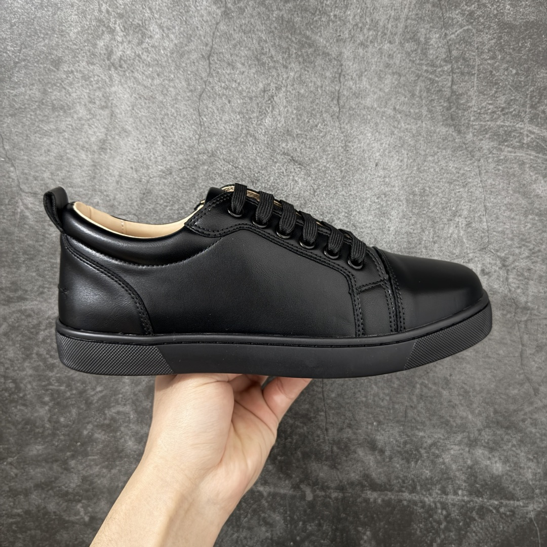 【莞产版本】法国品牌Christian Louboutin CL（路铂廷） 红底鞋 男鞋低帮红底鞋水钻系带运动休闲板鞋 高品质做工 细节完美 面料多材料拼接 镶嵌水钻不易掉钻 水钻装饰点缀 舒适圆头设计不挤脚 手工缝制线牢固不掉底 系带设计 内里二层猪皮 脚感舒适有质感 TPU鞋底 底厚约2.5cm 尺码：40-45-选品中心