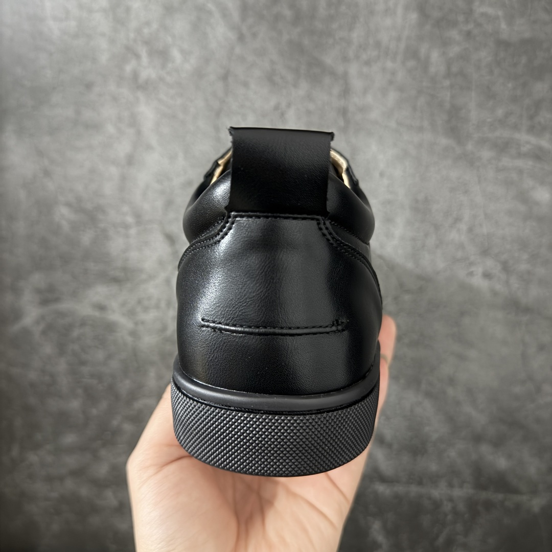 图片[4]-【莞产版本】法国品牌Christian Louboutin CL（路铂廷） 红底鞋 男鞋低帮红底鞋水钻系带运动休闲板鞋 高品质做工 细节完美 面料多材料拼接 镶嵌水钻不易掉钻 水钻装饰点缀 舒适圆头设计不挤脚 手工缝制线牢固不掉底 系带设计 内里二层猪皮 脚感舒适有质感 TPU鞋底 底厚约2.5cm 尺码：40-45-选品中心