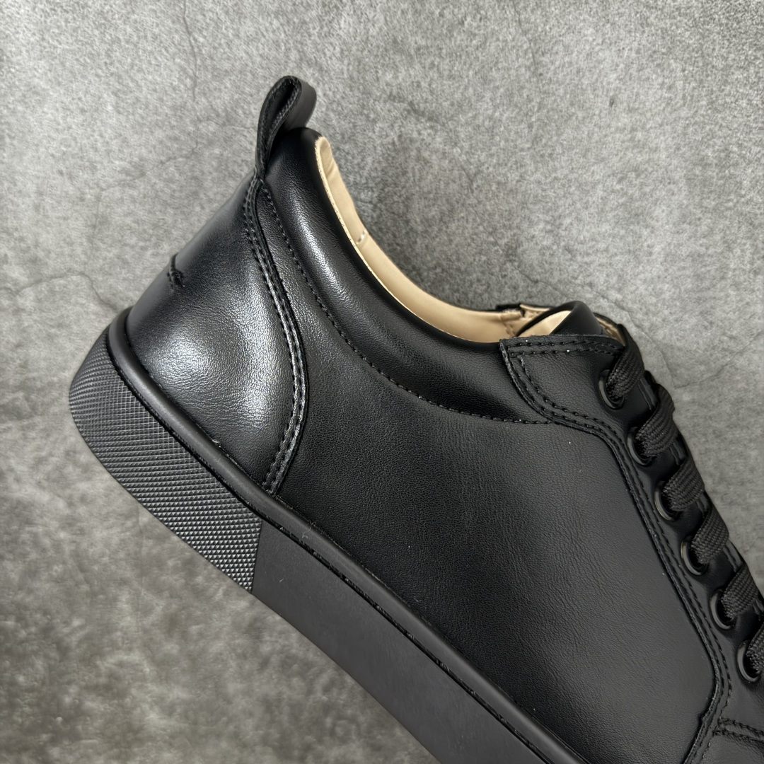 图片[7]-【莞产版本】法国品牌Christian Louboutin CL（路铂廷） 红底鞋 男鞋低帮红底鞋水钻系带运动休闲板鞋 高品质做工 细节完美 面料多材料拼接 镶嵌水钻不易掉钻 水钻装饰点缀 舒适圆头设计不挤脚 手工缝制线牢固不掉底 系带设计 内里二层猪皮 脚感舒适有质感 TPU鞋底 底厚约2.5cm 尺码：40-45-选品中心