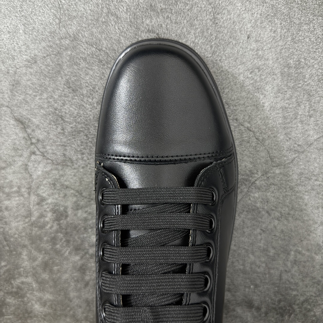 图片[5]-【莞产版本】法国品牌Christian Louboutin CL（路铂廷） 红底鞋 男鞋低帮红底鞋水钻系带运动休闲板鞋 高品质做工 细节完美 面料多材料拼接 镶嵌水钻不易掉钻 水钻装饰点缀 舒适圆头设计不挤脚 手工缝制线牢固不掉底 系带设计 内里二层猪皮 脚感舒适有质感 TPU鞋底 底厚约2.5cm 尺码：40-45-选品中心