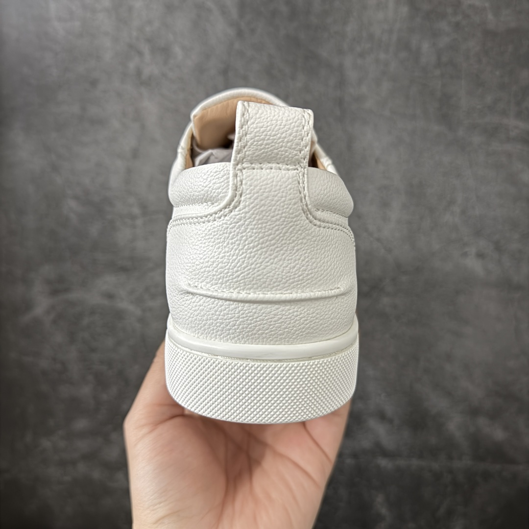 图片[4]-【莞产版本】法国品牌Christian Louboutin CL（路铂廷） 红底鞋 男鞋低帮红底鞋水钻系带运动休闲板鞋 高品质做工 细节完美 面料多材料拼接 镶嵌水钻不易掉钻 水钻装饰点缀 舒适圆头设计不挤脚 手工缝制线牢固不掉底 系带设计 内里二层猪皮 脚感舒适有质感 TPU鞋底 底厚约2.5cm 尺码：40-45-选品中心